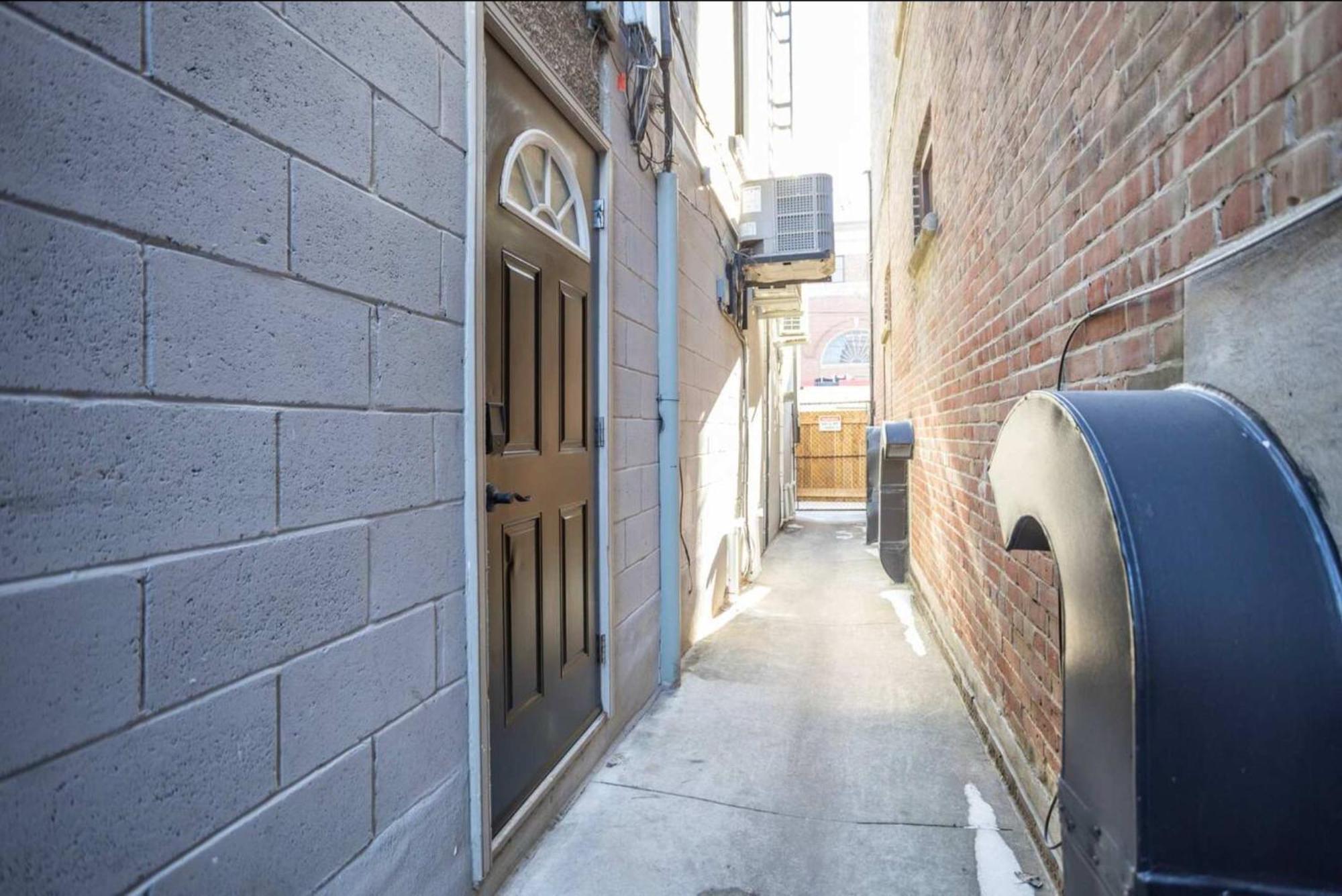 Casa Stylish With Patio In Leslieville Toronto