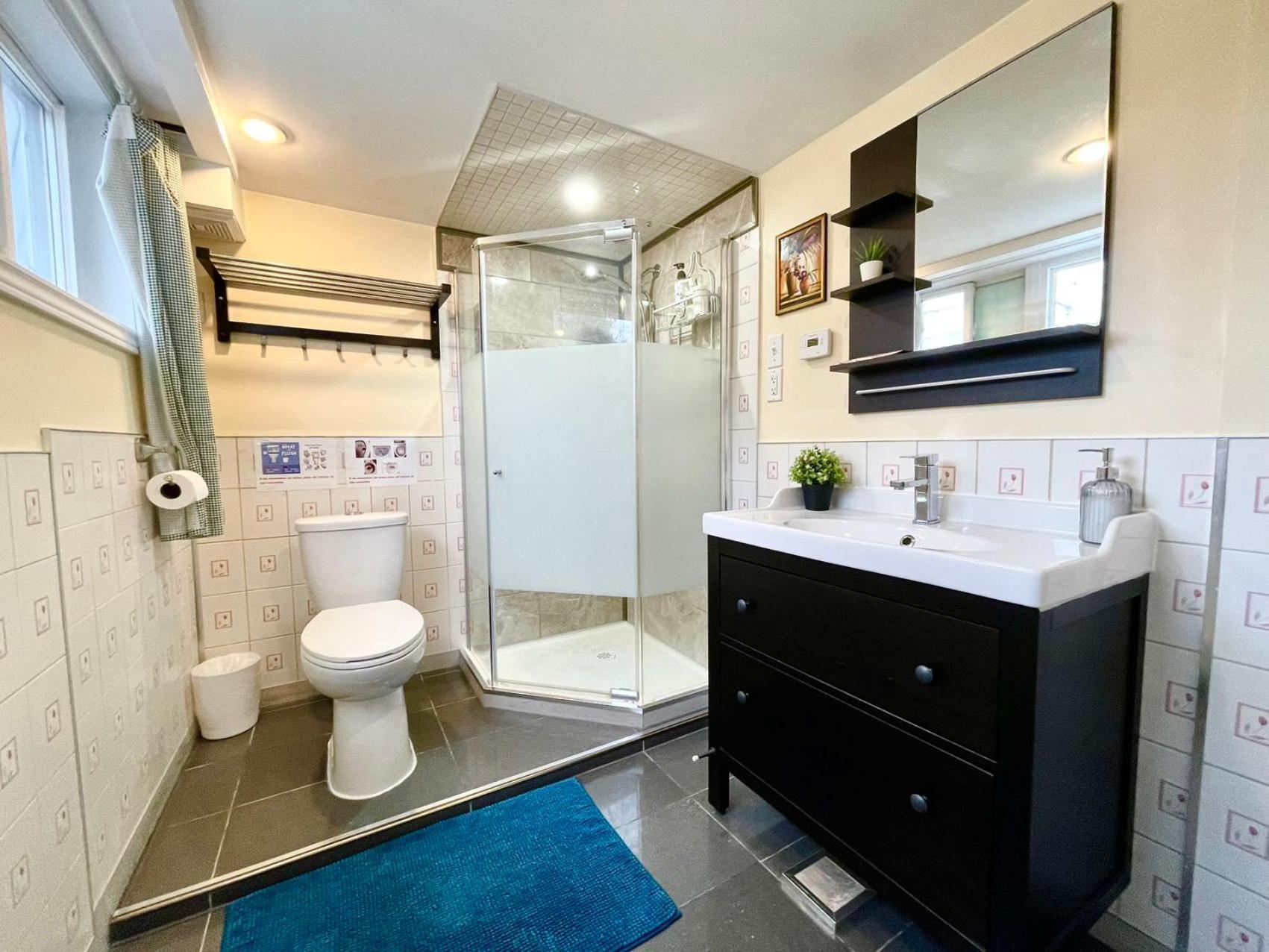 Bright&modern Space Perfect For Couple And Family Step To Public Transit In