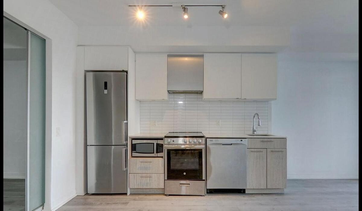 Apartment Amazing 2 Bedroom 3 Beds 1 Bath Dundas Square Toronto