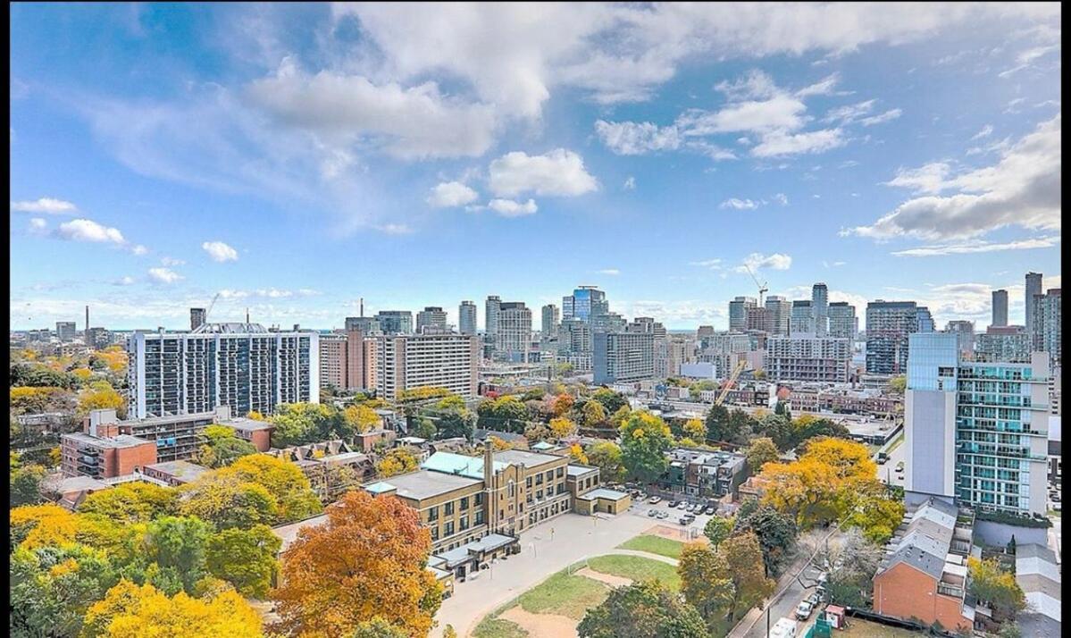 Amazing 2 Bedroom 3 Beds 1 Bath Dundas Square * Toronto