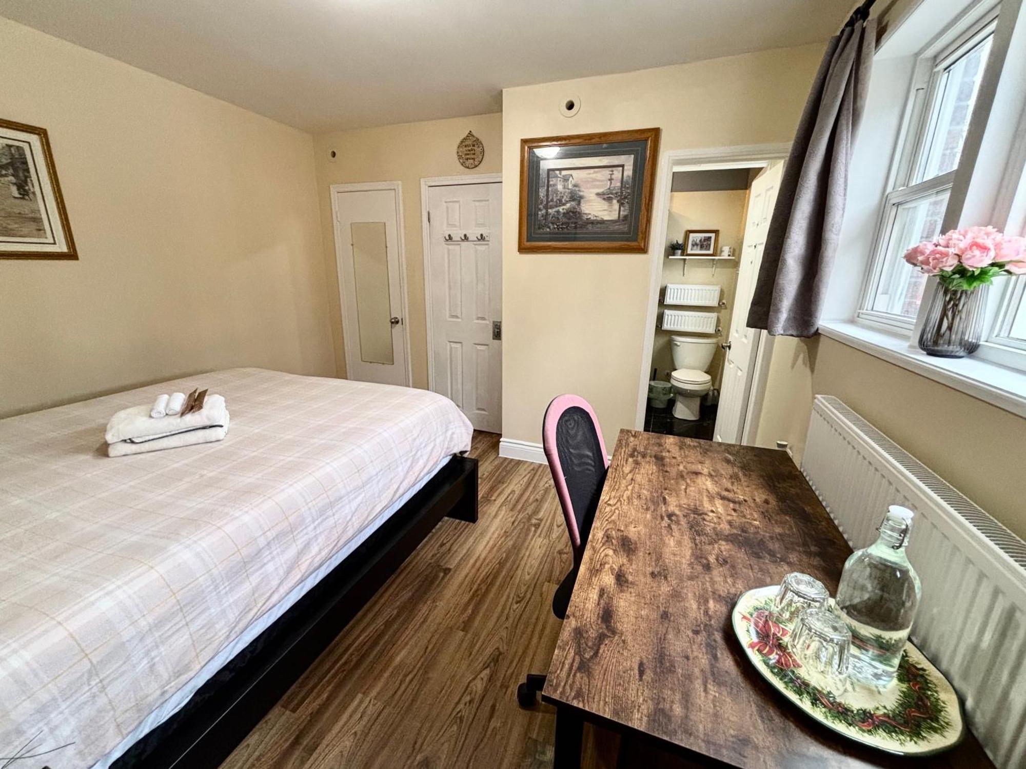 Bright&modern Space Perfect For Couple And Family Step To Public Transit In Homestay Toronto