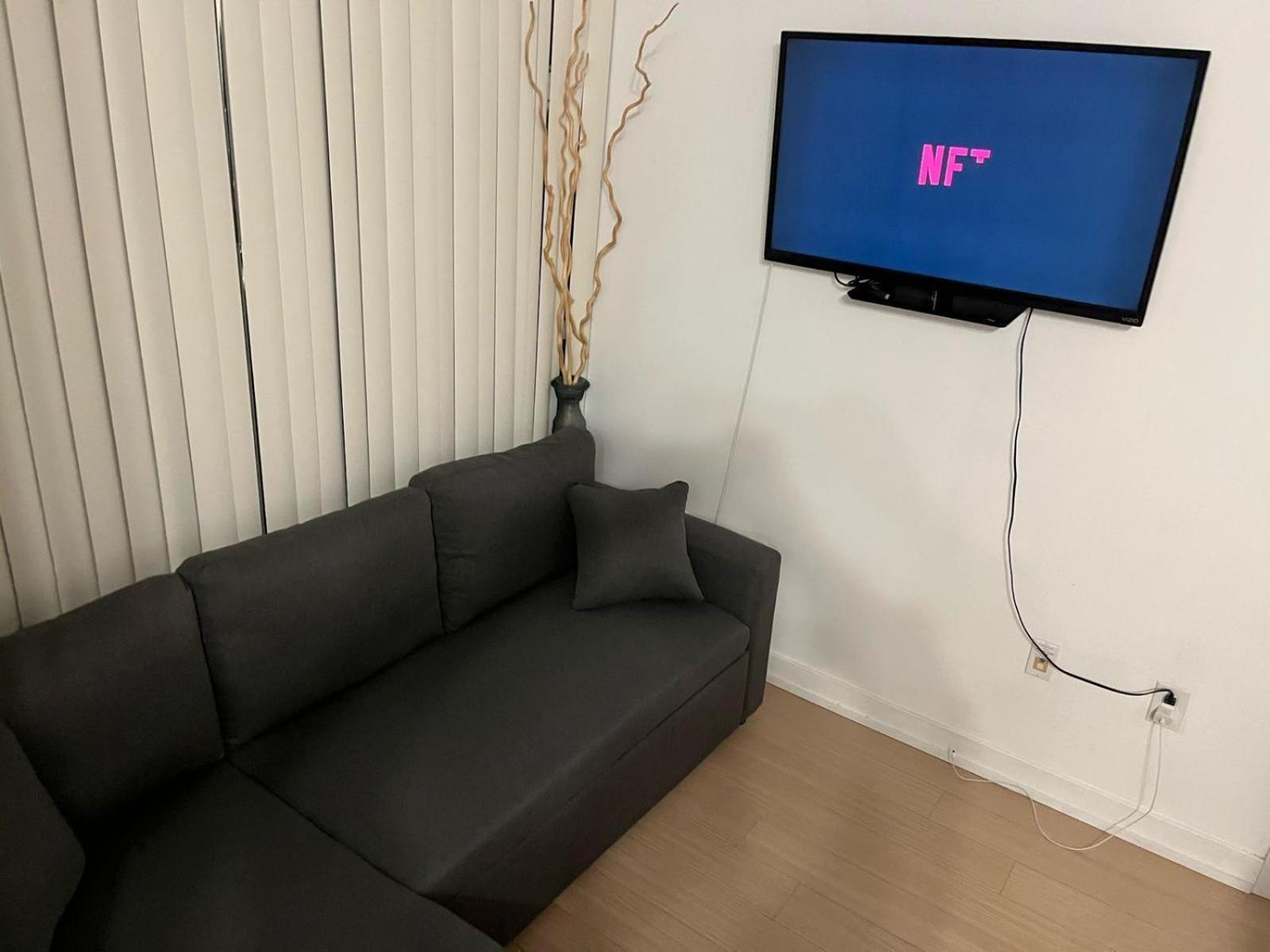 Downtown 1br With Views Sleeps 4 *