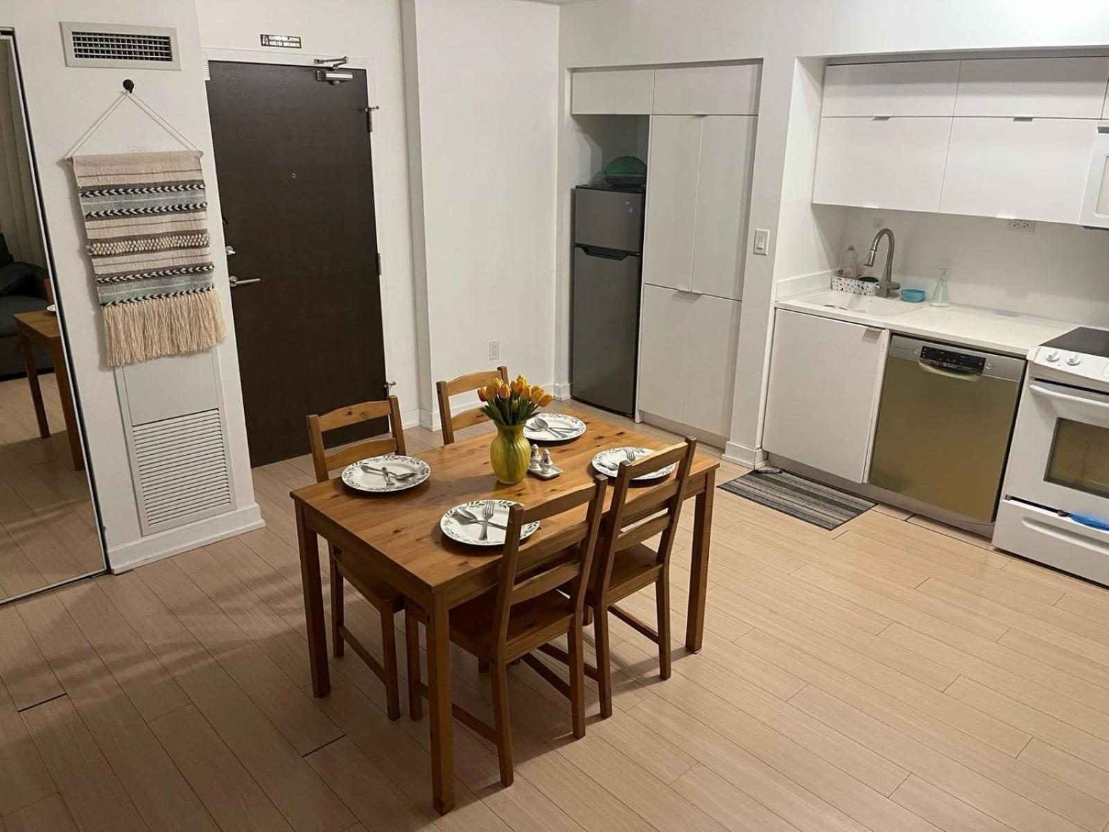 Downtown 1br With Views Sleeps 4 * Toronto