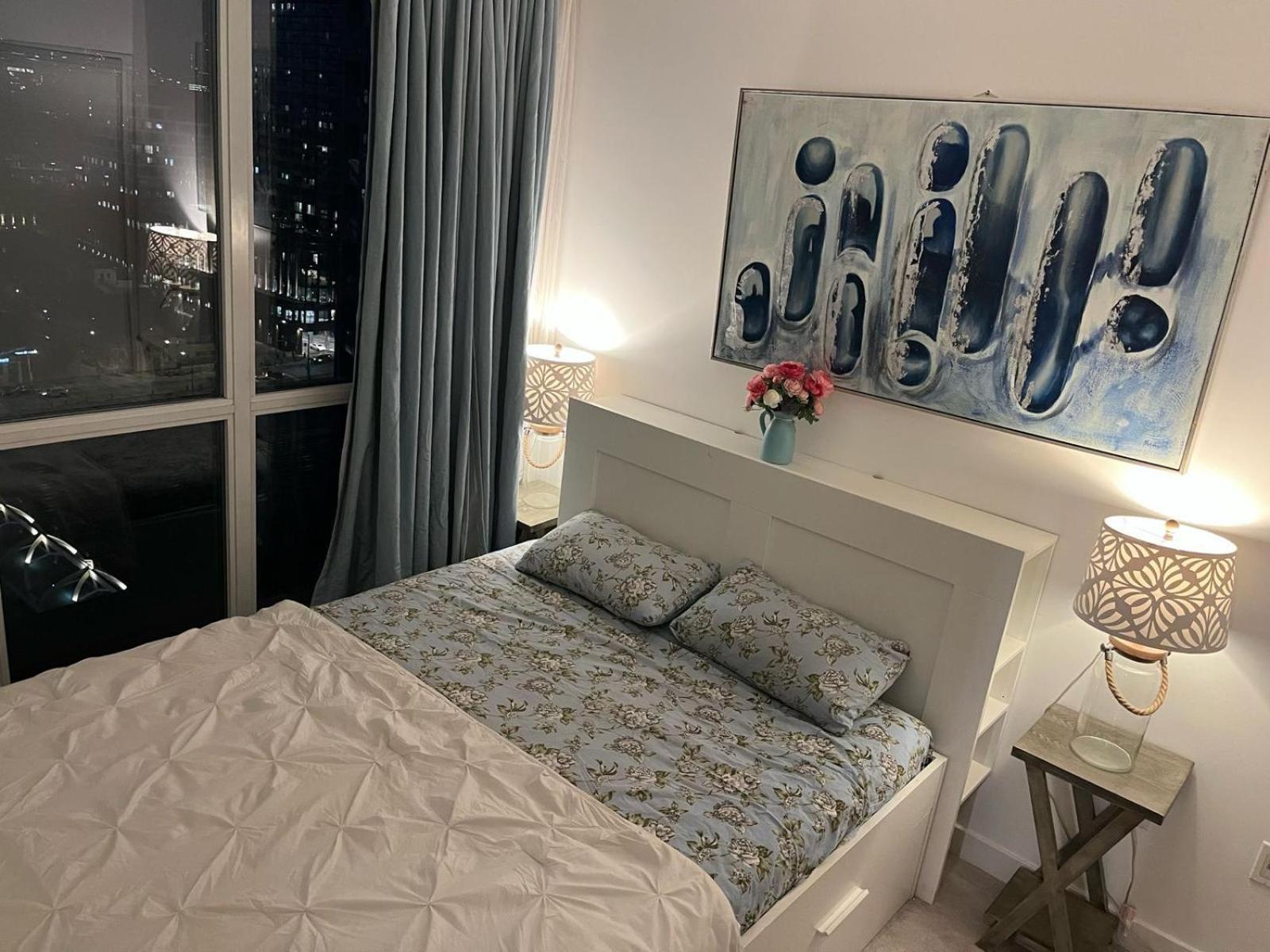 Downtown 1br With Views Sleeps 4