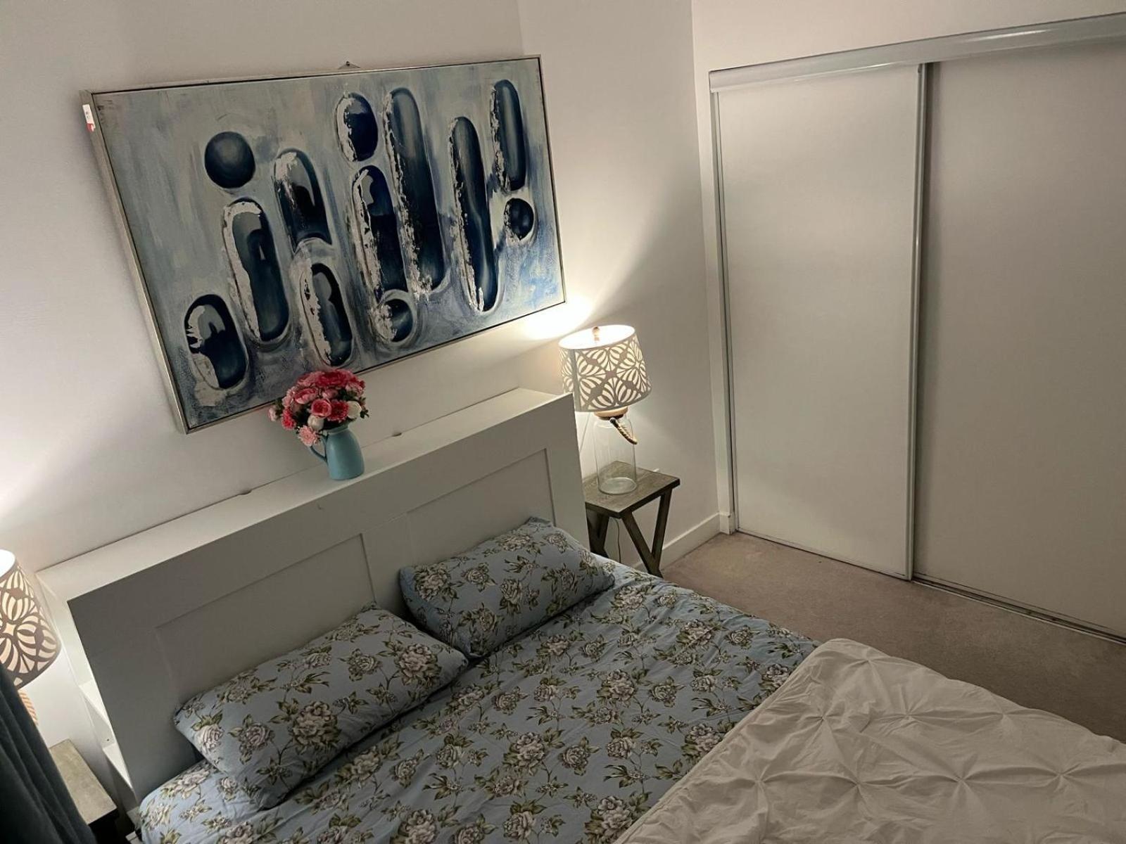 Downtown 1br With Views Sleeps 4 Toronto