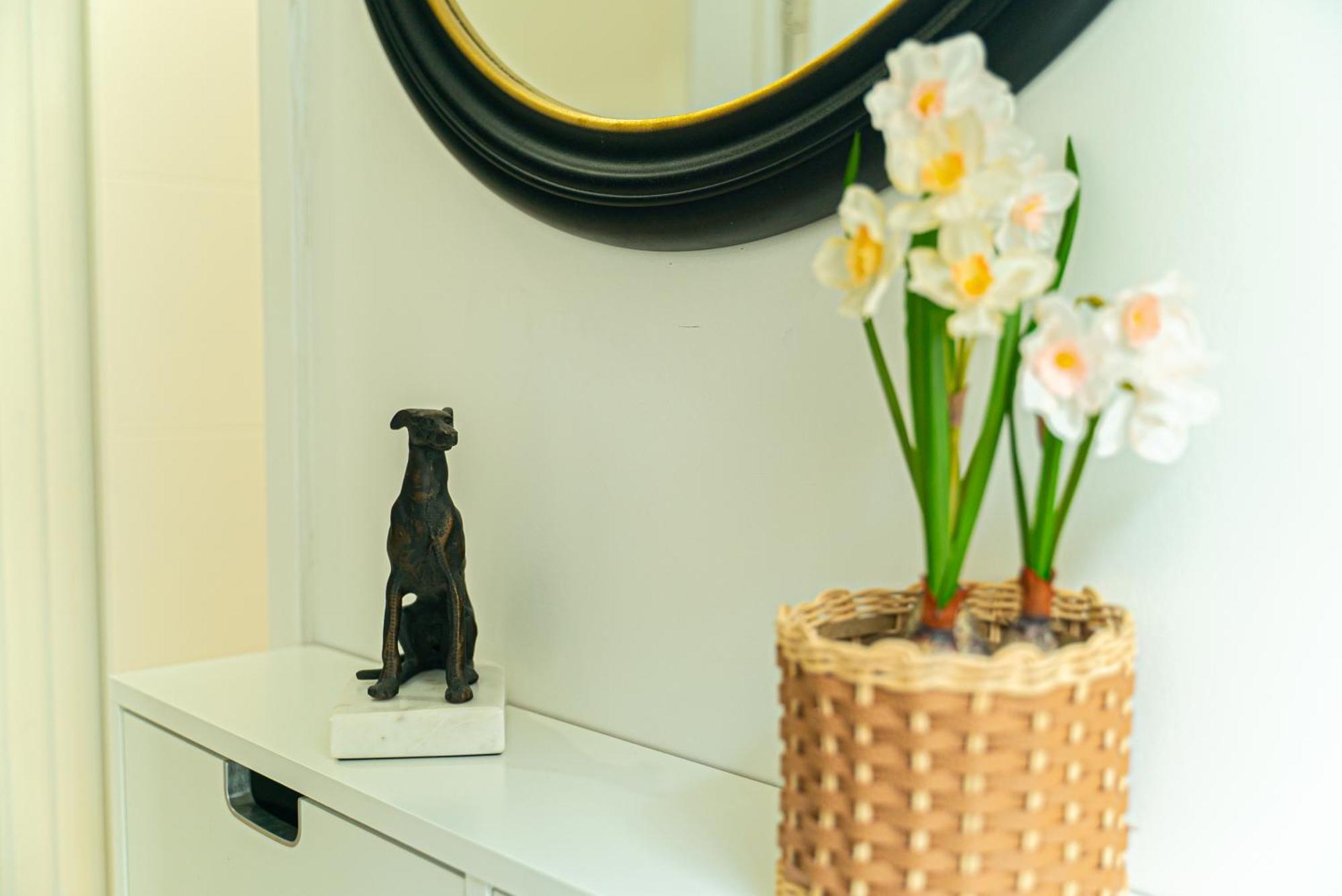 Garden View, Quiet & Comfortable Double Private Room, Workspace, Free Parking Homestay *