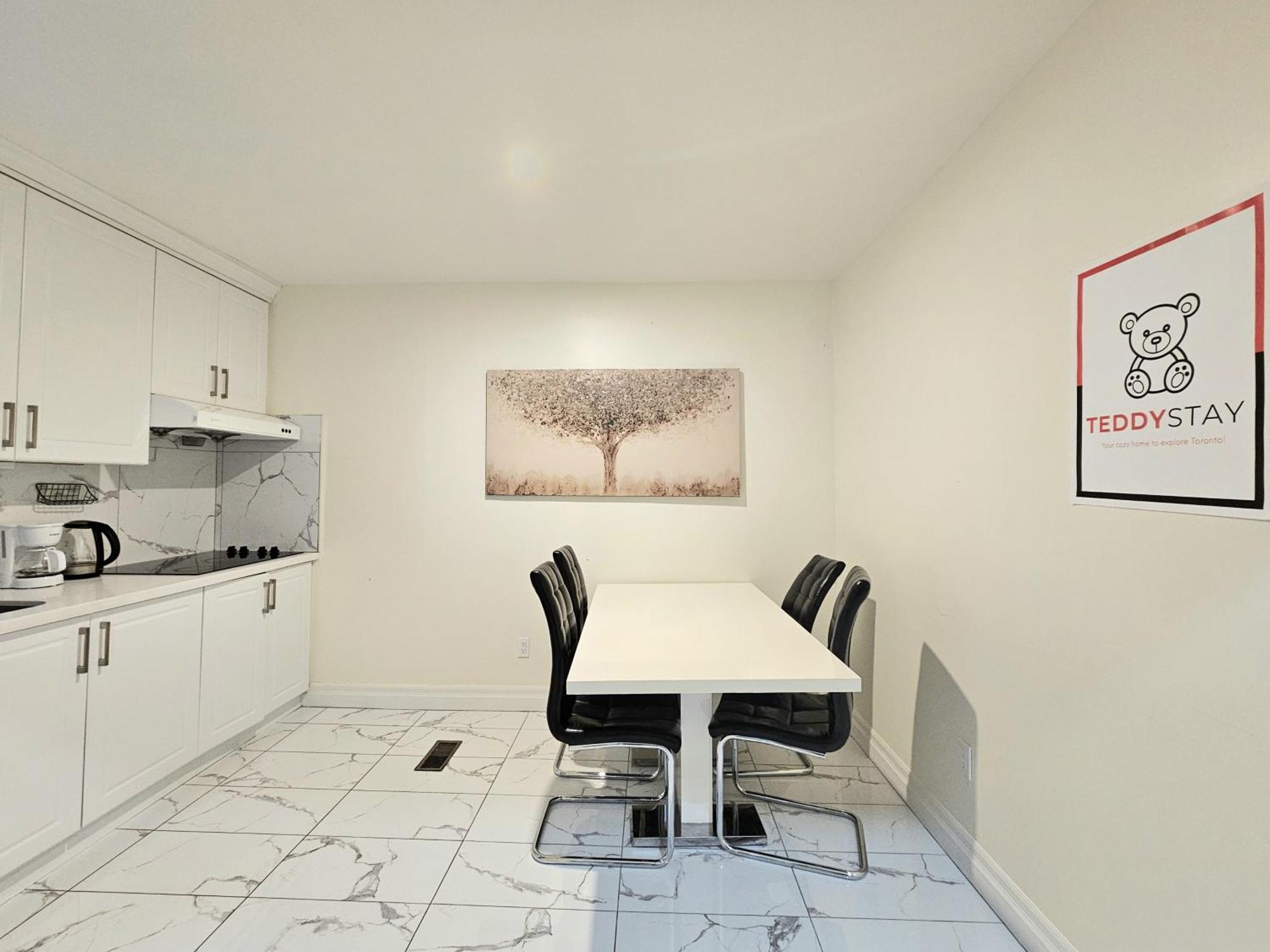 Downtown - Trinity Bellwood Park Apartment Toronto