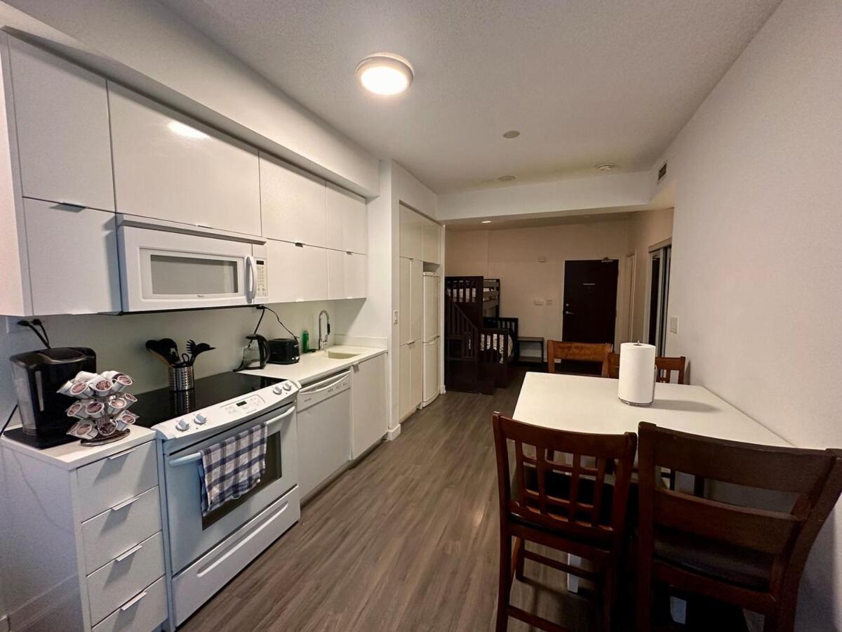 Kingbed & Bunkbed & Terrace Apartment Toronto