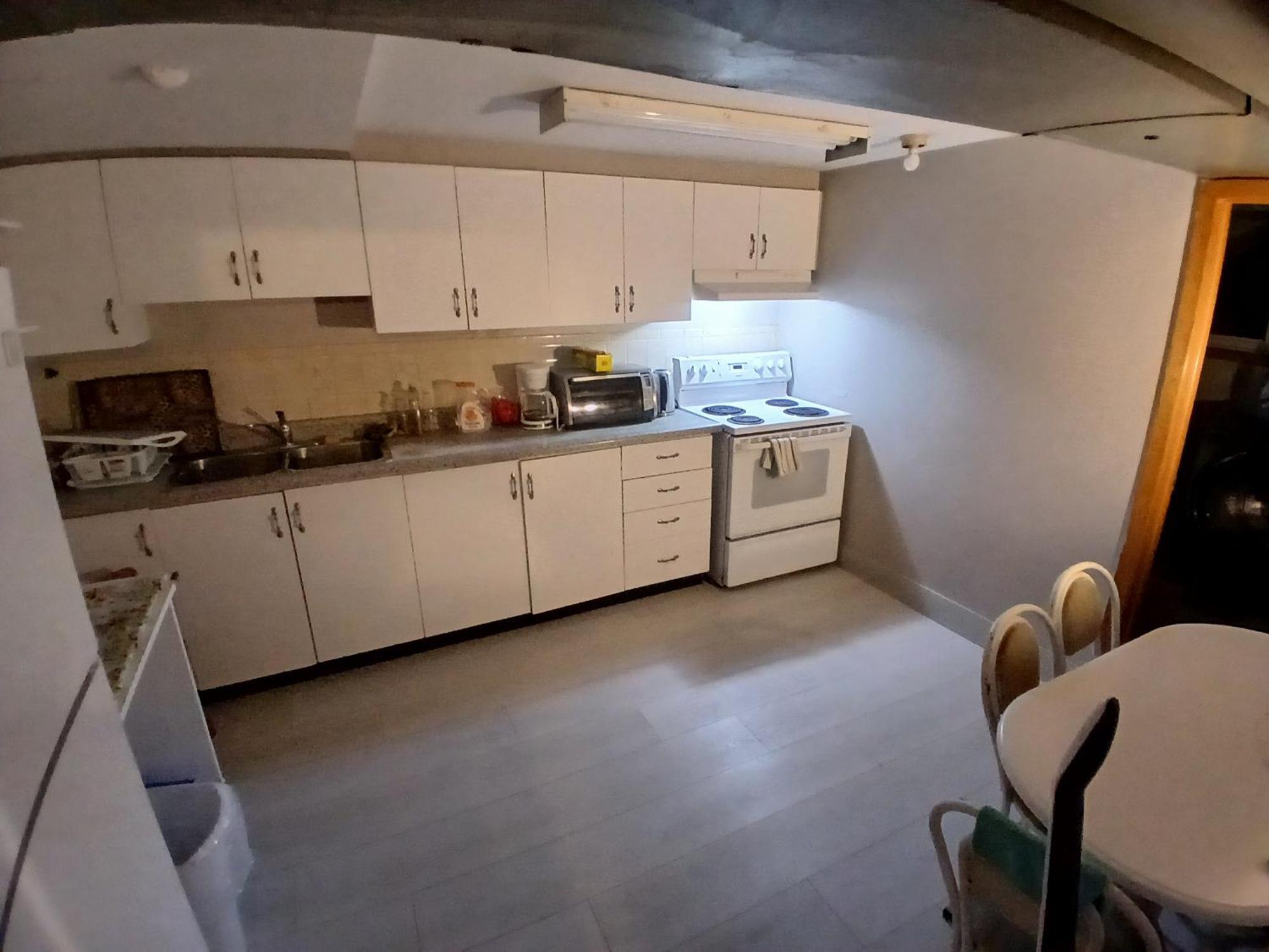 Cozy With A Spacious Backyard In The Ravine Apartment *