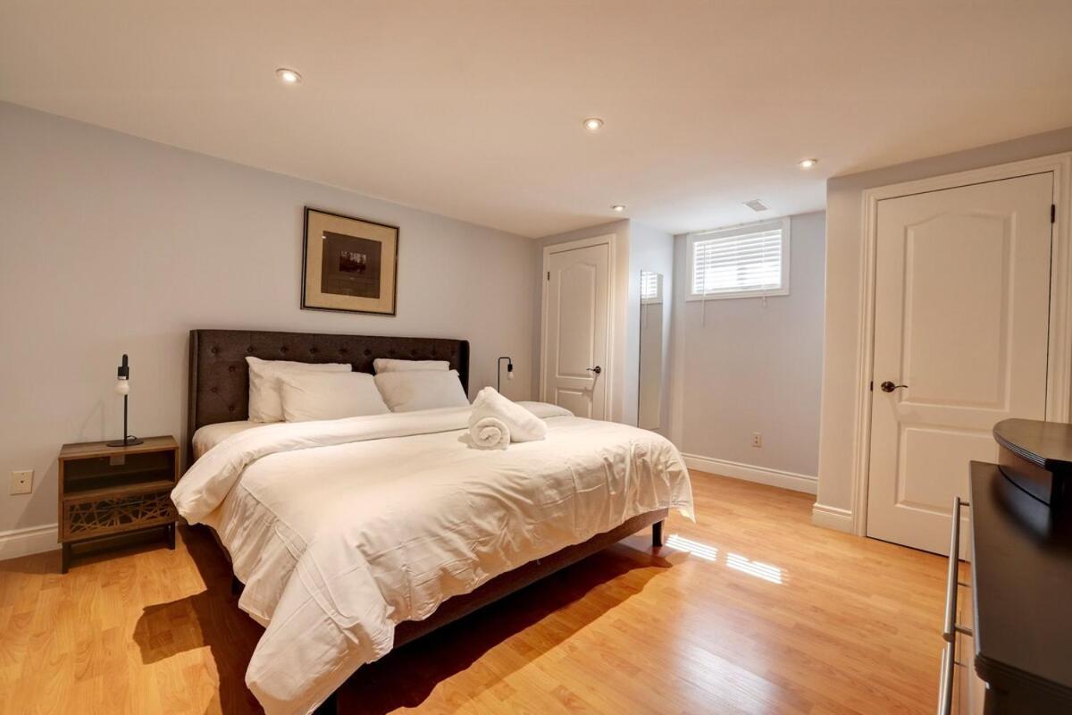 Comfy Retreat , Seneca College, Cmcc Villa Toronto