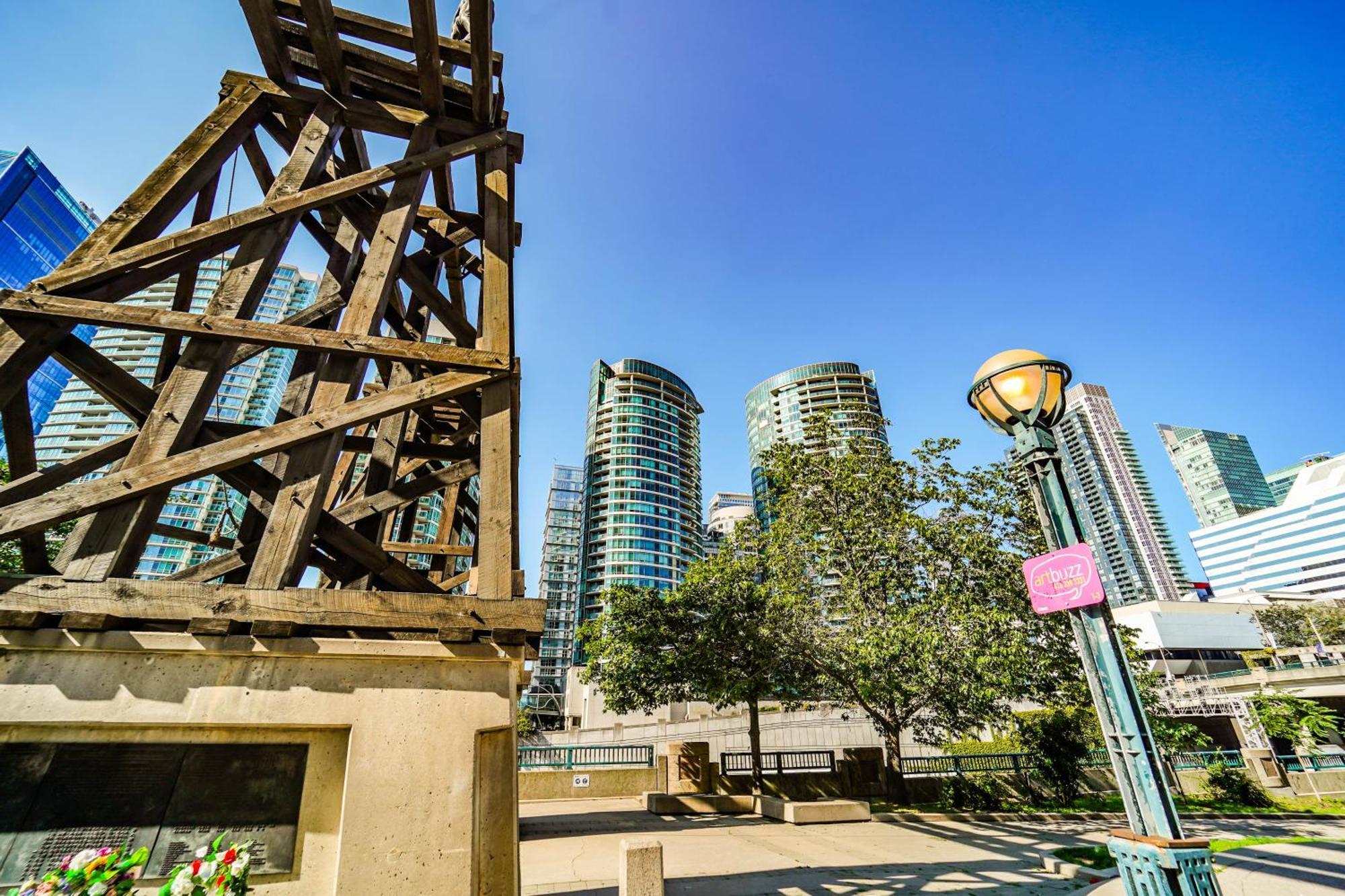 Apartment Chol Furnished Heart Of Downtown Toronto, 2 Beds, Free Parking, Cn Tower View