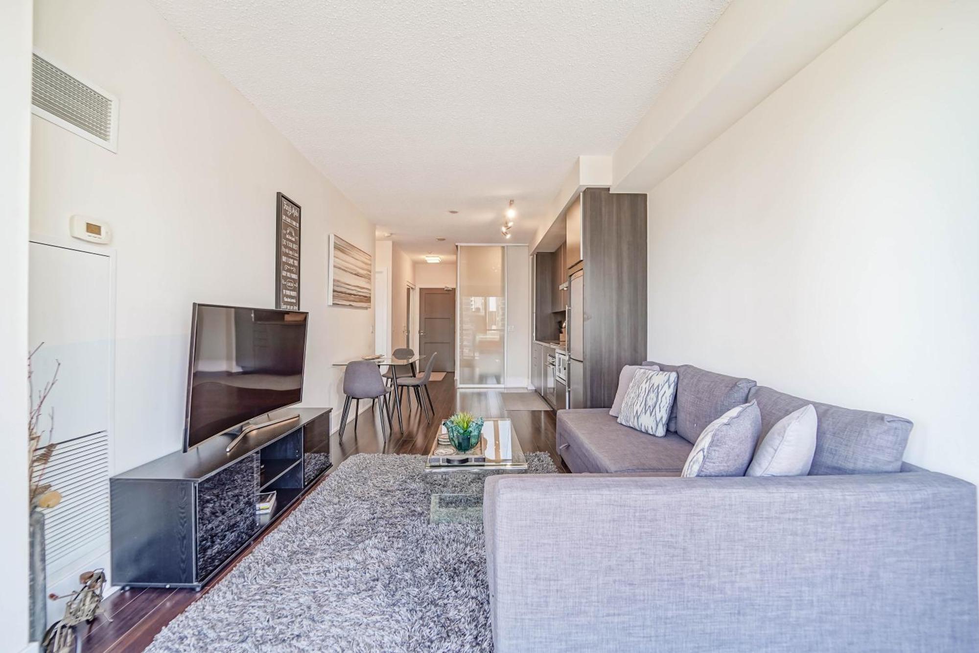 Apartment Chol Furnished Heart Of Downtown Toronto, 2 Beds, Free Parking, Cn Tower View