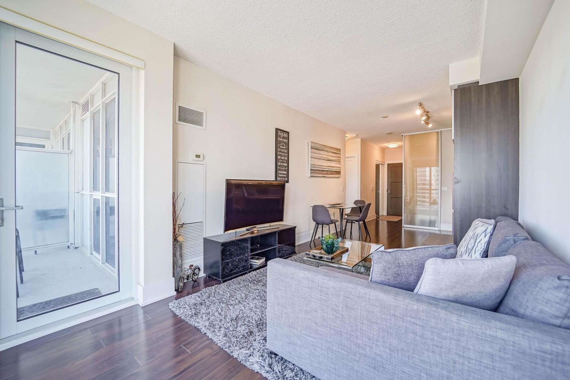 Apartment Chol Furnished Heart Of Downtown Toronto, 2 Beds, Free Parking, Cn Tower View Toronto