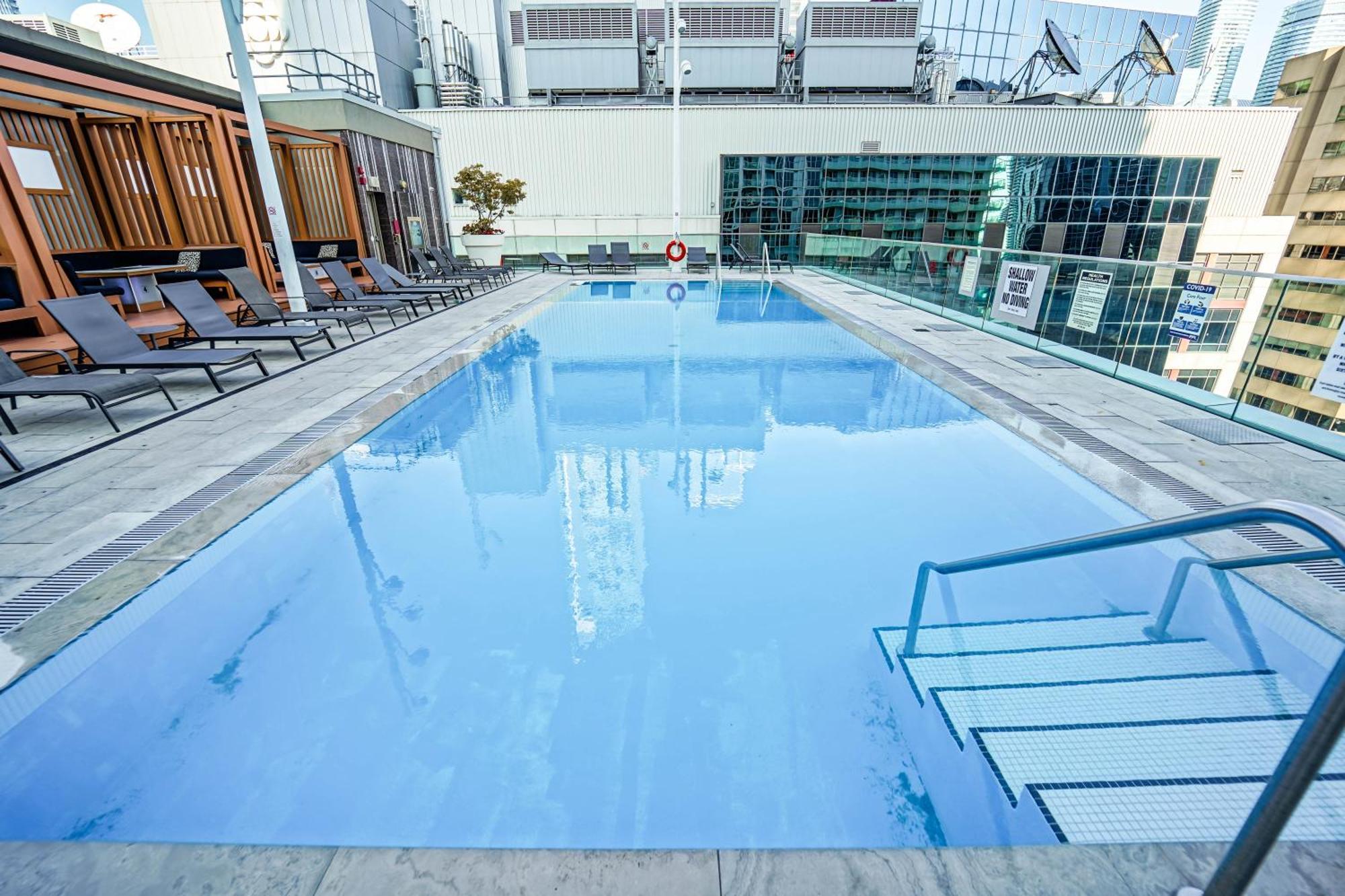 Chol Furnished Heart Of Downtown Toronto, 2 Beds, Free Parking, Cn Tower View