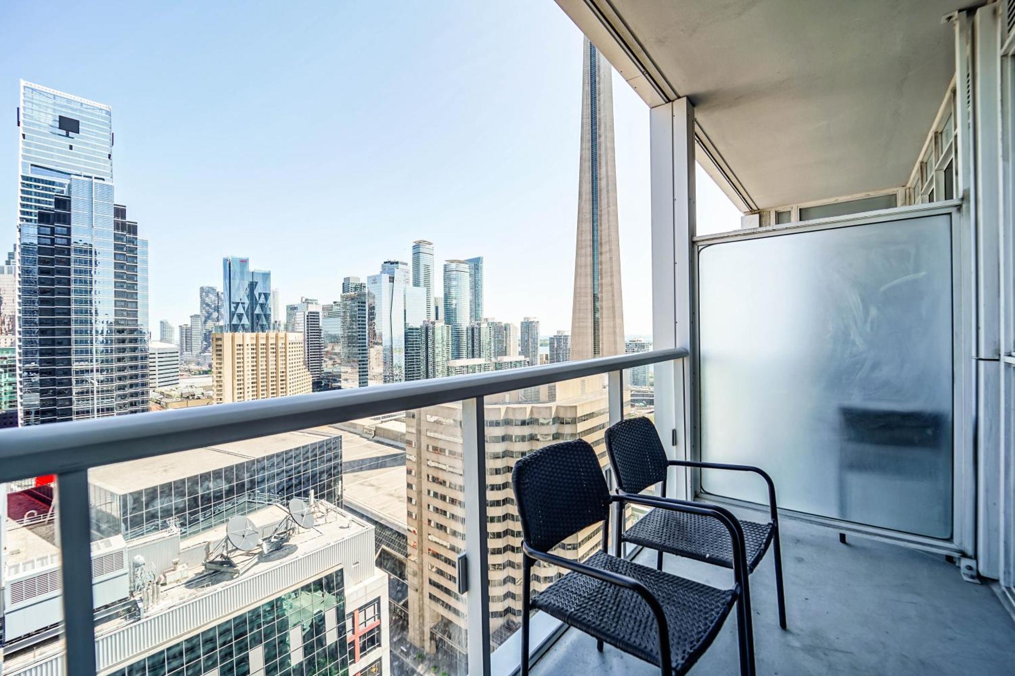 Apartment Chol Furnished Heart Of Downtown Toronto, 2 Beds, Free Parking, Cn Tower View