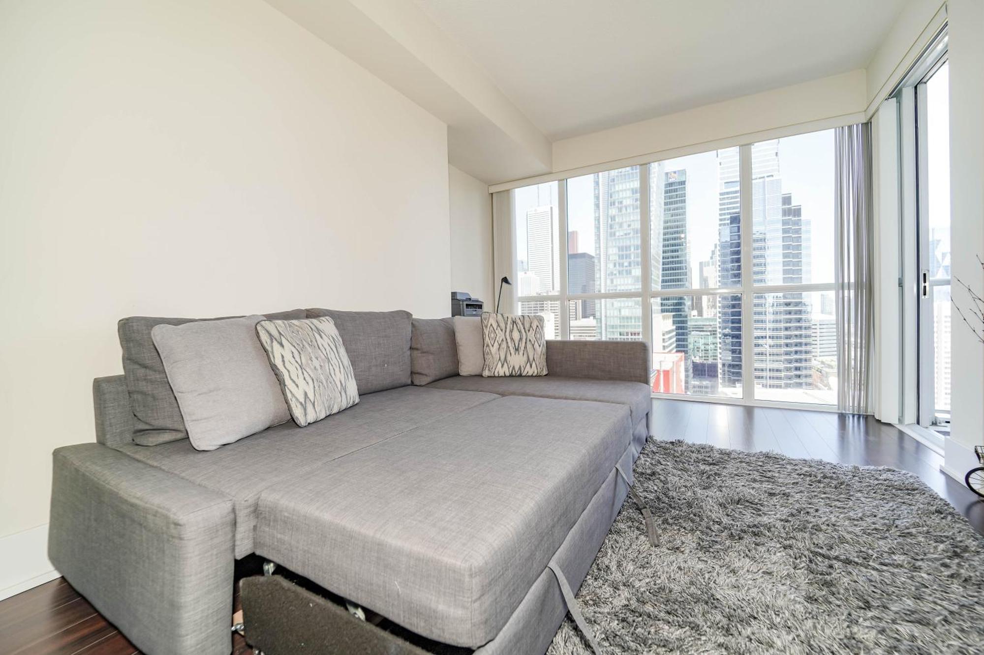 Chol Furnished Heart Of Downtown Toronto, 2 Beds, Free Parking, Cn Tower View Apartment Toronto