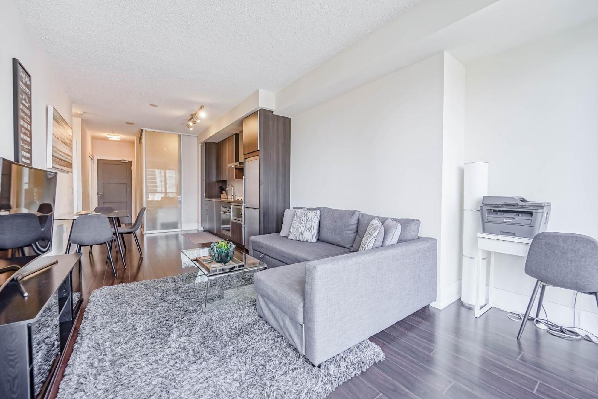 Chol Furnished Heart Of Downtown Toronto, 2 Beds, Free Parking, Cn Tower View *