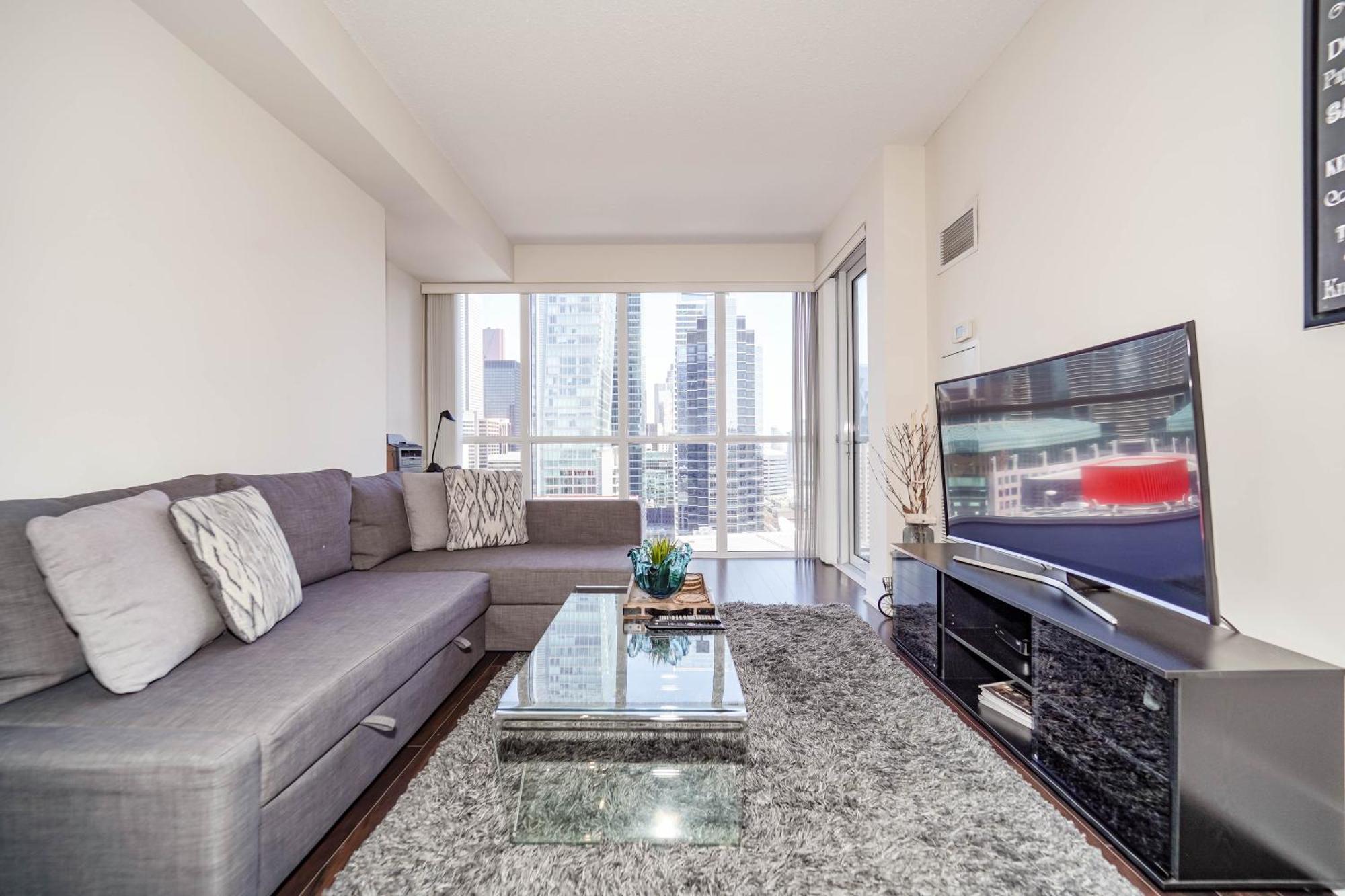 Chol Furnished Heart Of Downtown Toronto, 2 Beds, Free Parking, Cn Tower View Apartment *