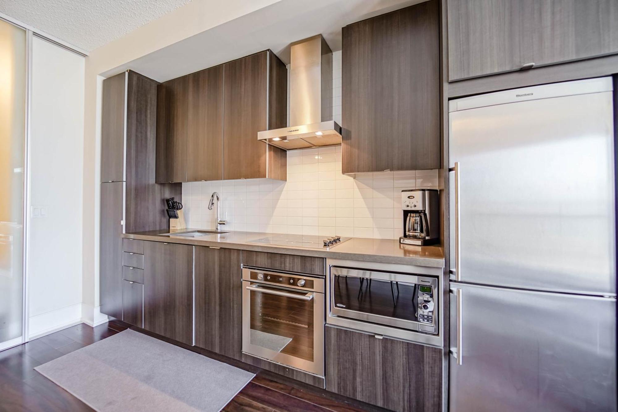 Apartment Chol Furnished Heart Of Downtown Toronto, 2 Beds, Free Parking, Cn Tower View *