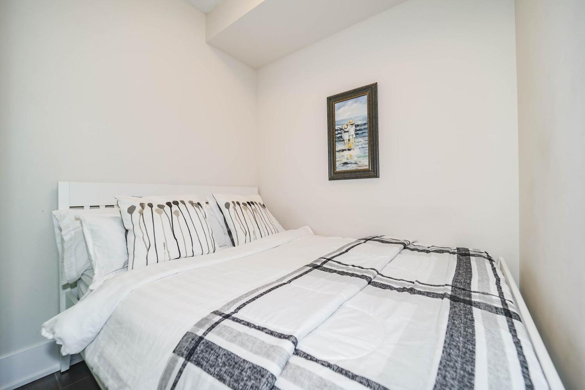 Apartment Chol Furnished Heart Of Downtown Toronto, 2 Beds, Free Parking, Cn Tower View Toronto