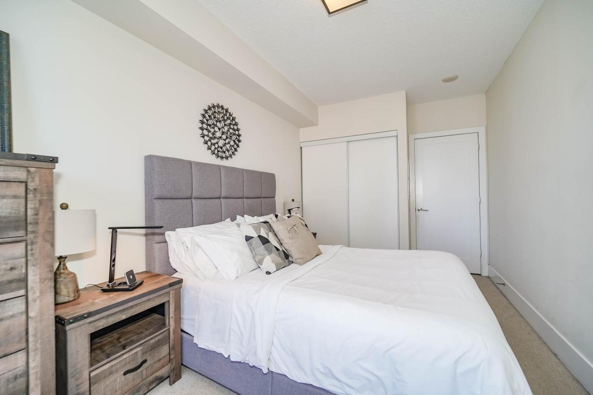 Chol Furnished Heart Of Downtown Toronto, 2 Beds, Free Parking, Cn Tower View * Toronto