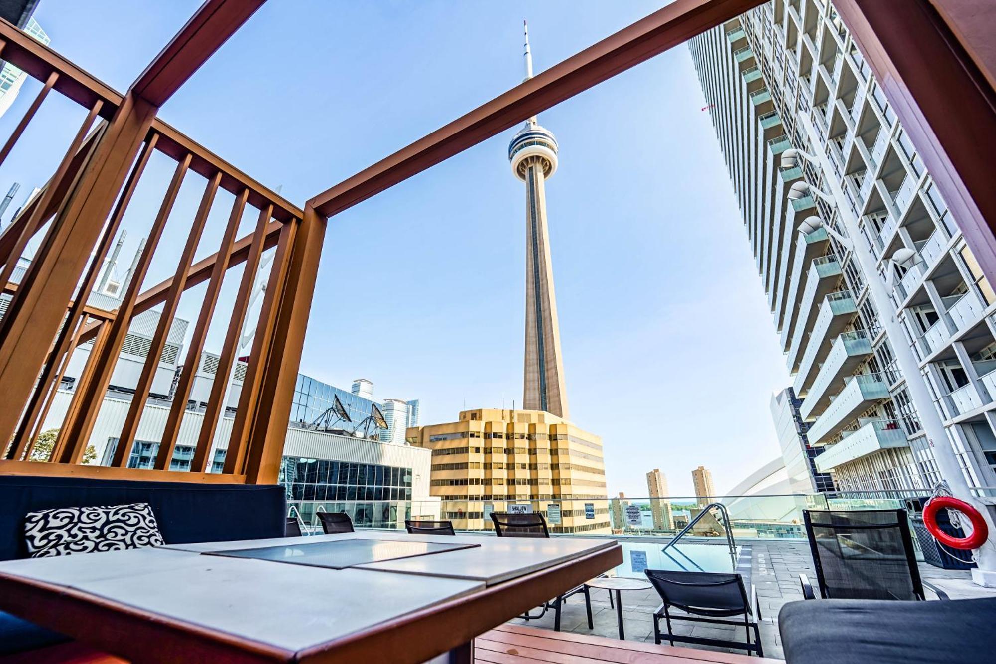 Chol Furnished Heart Of Downtown Toronto, 2 Beds, Free Parking, Cn Tower View Apartment *