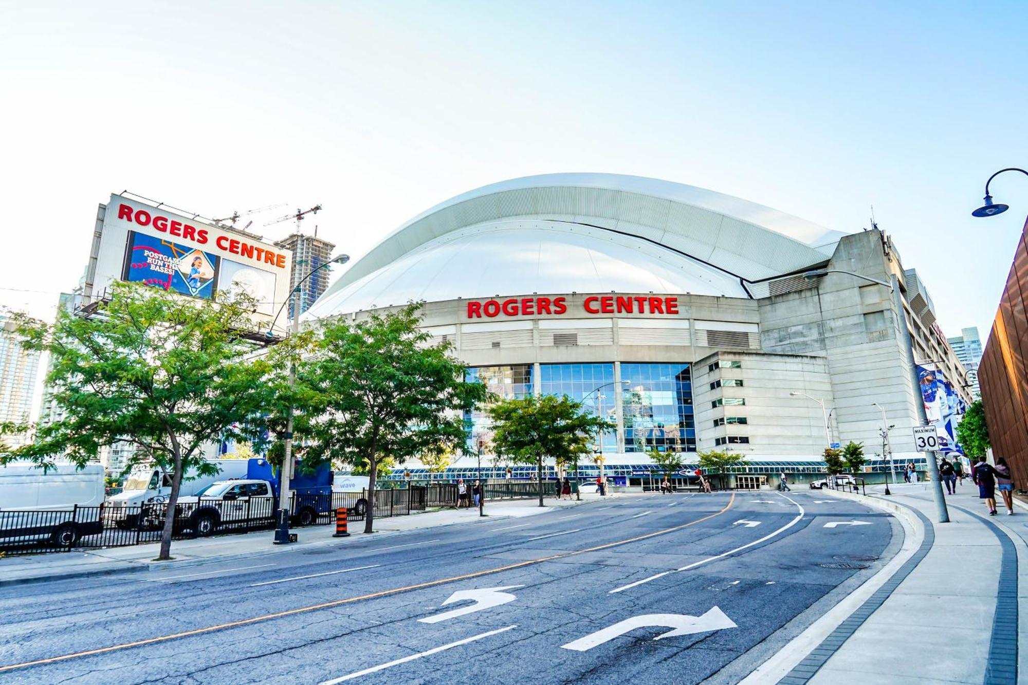 Chol Furnished Heart Of Downtown Toronto, 2 Beds, Free Parking, Cn Tower View Toronto