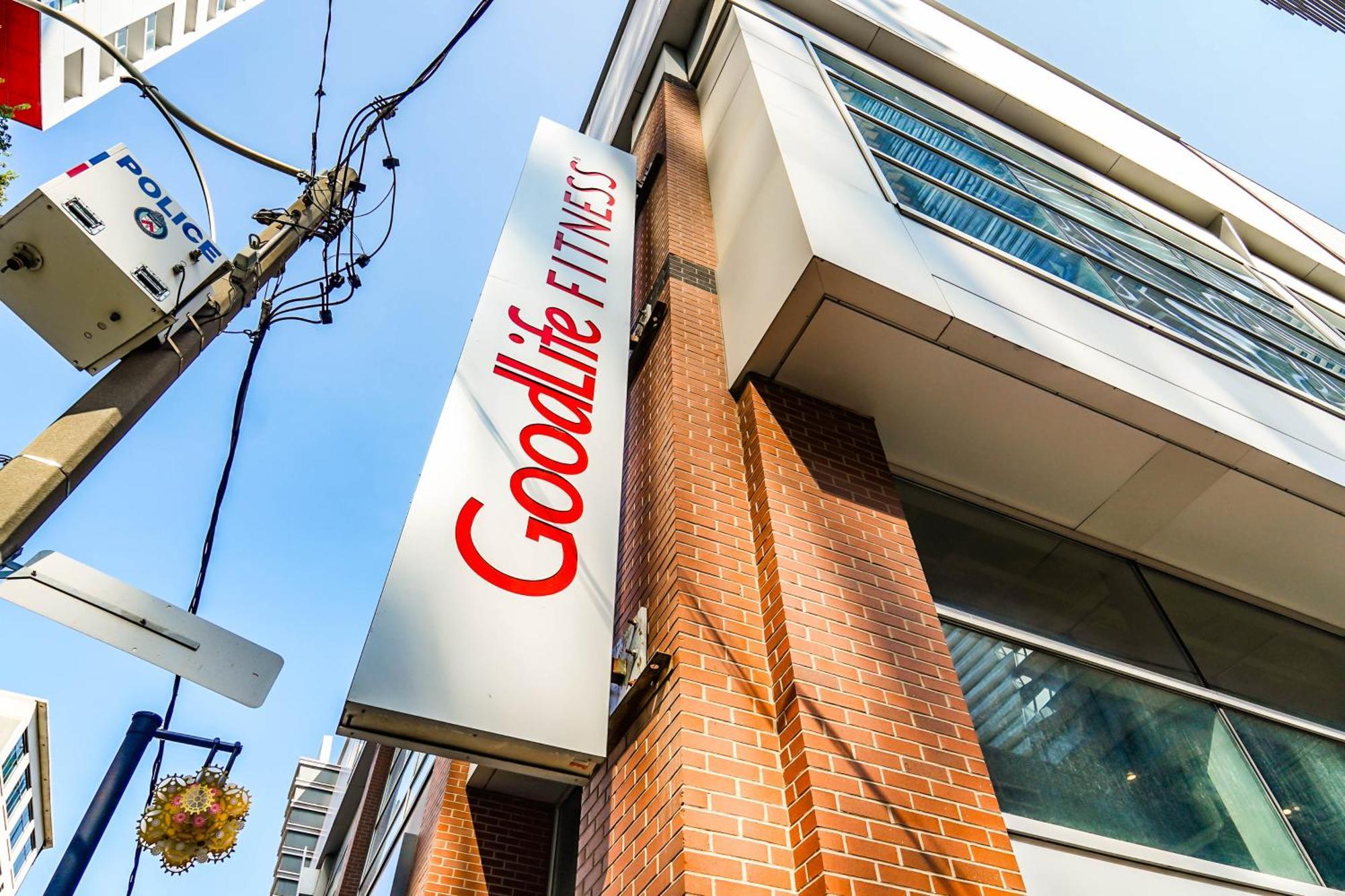 Chol Furnished Heart Of Downtown Toronto, 2 Beds, Free Parking, Cn Tower View Apartment