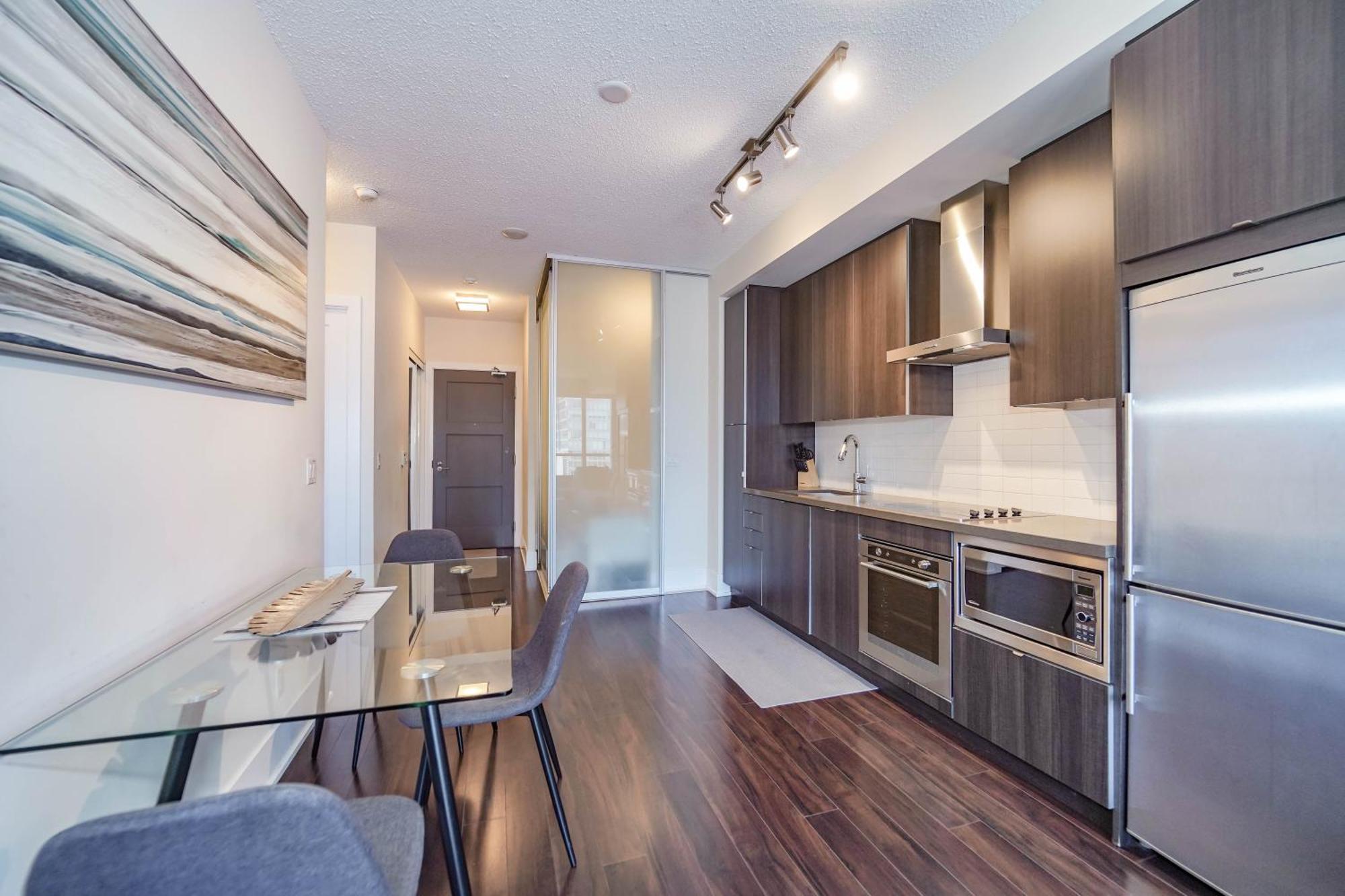 Apartment Chol Furnished Heart Of Downtown Toronto, 2 Beds, Free Parking, Cn Tower View Toronto