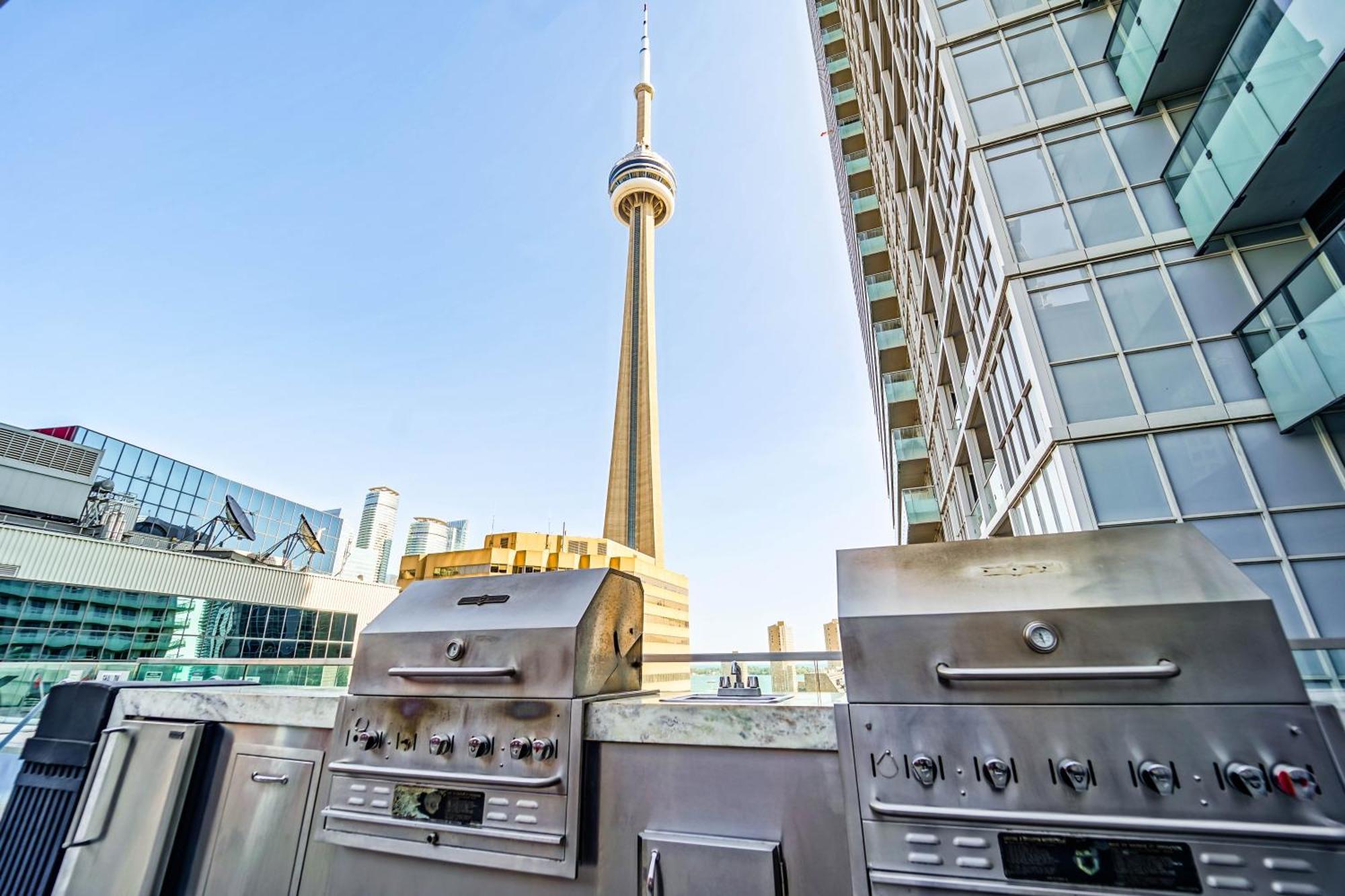 Chol Furnished Heart Of Downtown Toronto, 2 Beds, Free Parking, Cn Tower View Apartment