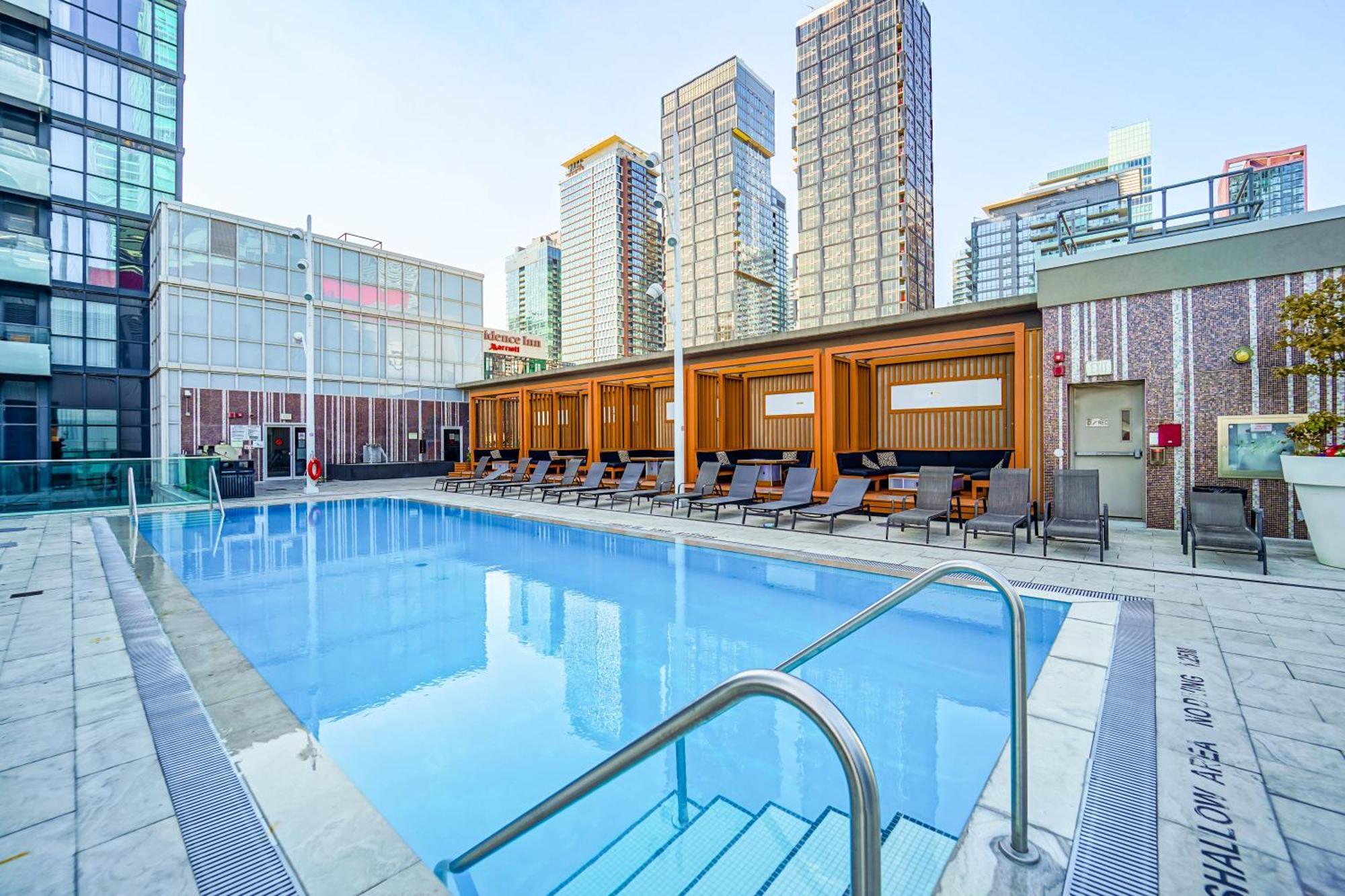 Chol Furnished Heart Of Downtown Toronto, 2 Beds, Free Parking, Cn Tower View * Toronto