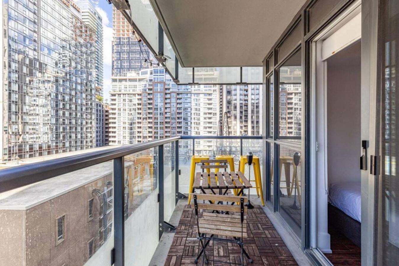 3br Rooftop Pool Gym Steps To Mtcc And Cn Tower With Parking Holiday home *