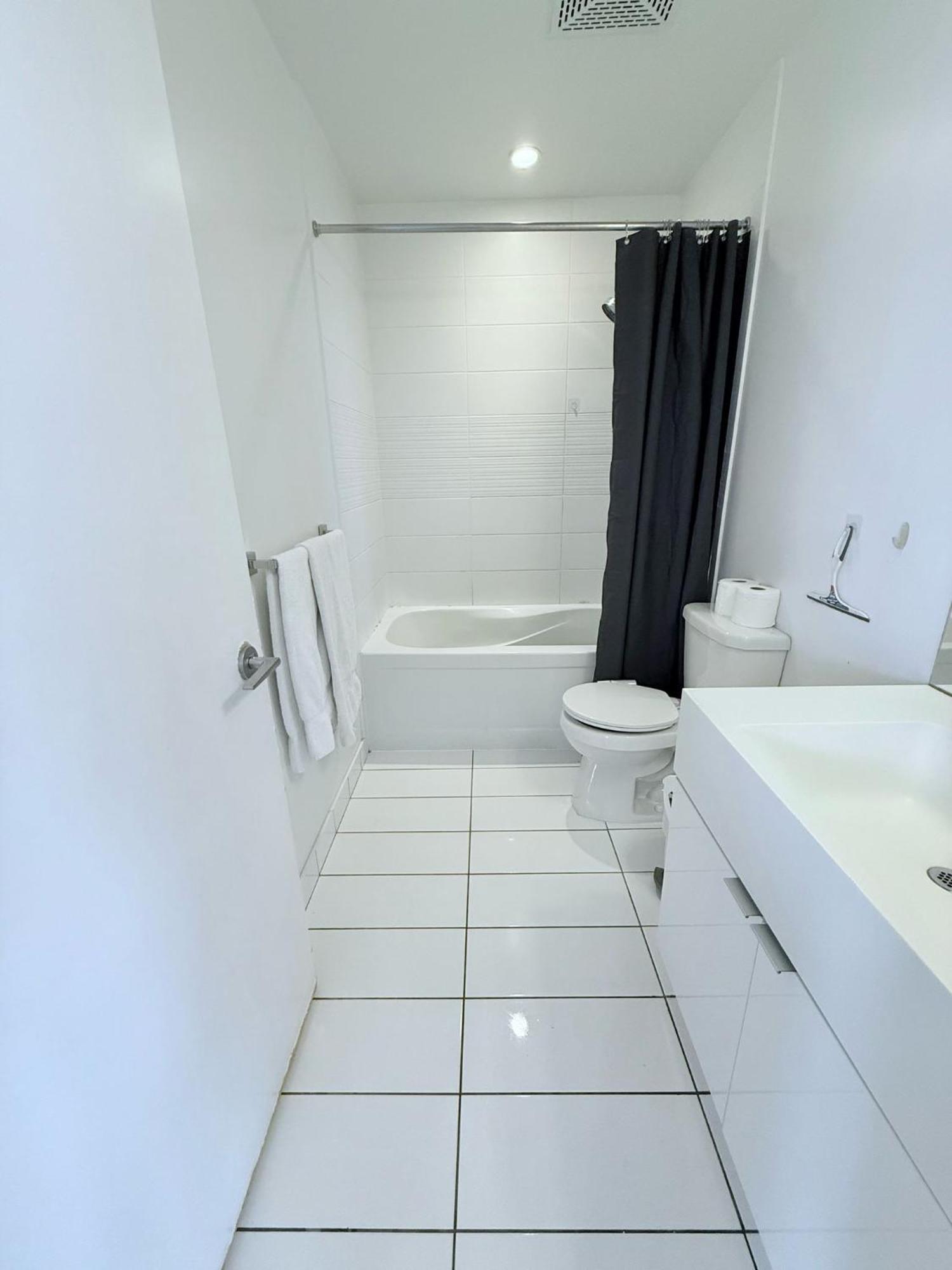 Downtown 1br With Views Sleeps 4 Apartment Toronto
