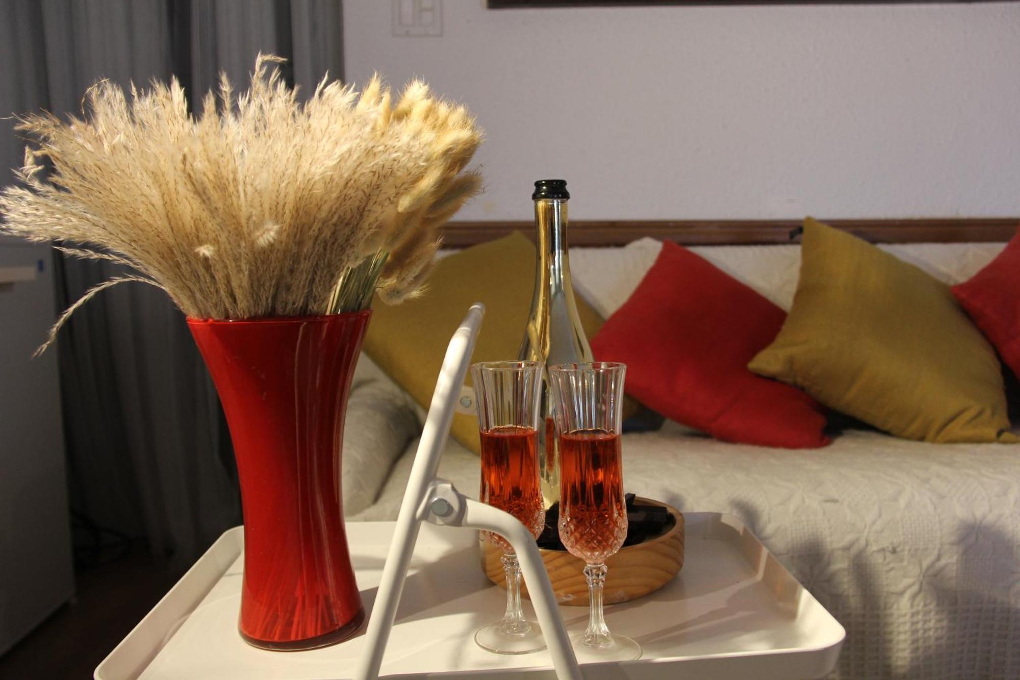 Serene Don River Nature Retreat- 2br Apartment, Private Patio, Free Breakfast & Parking *