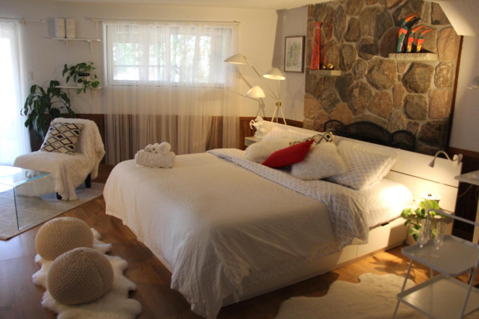 Apartment Serene Don River Nature Retreat- 2br Apartment, Private Patio, Free Breakfast & Parking Toronto