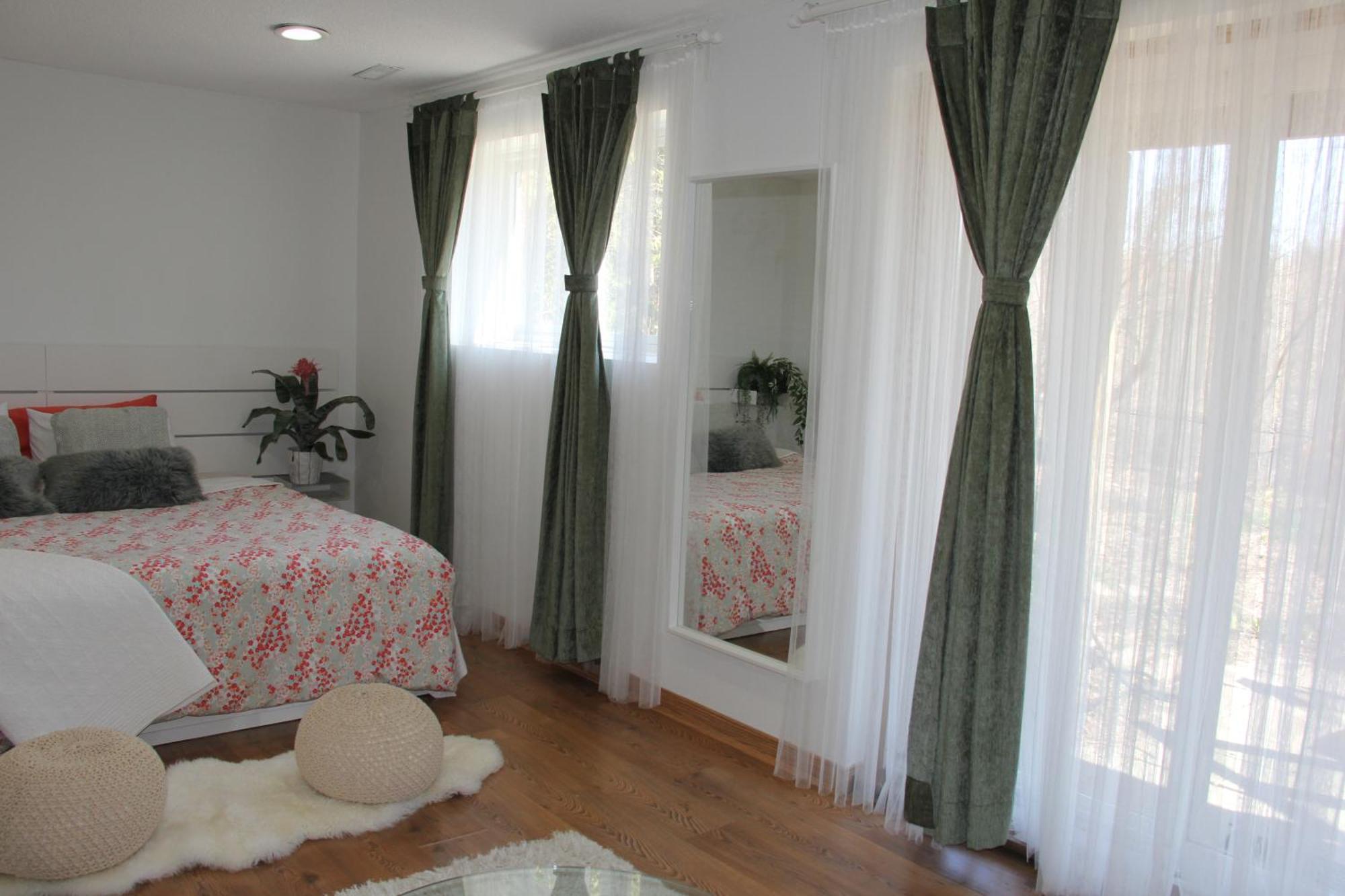 Serene Don River Nature Retreat- 2br Apartment, Private Patio, Free Breakfast & Parking Apartment