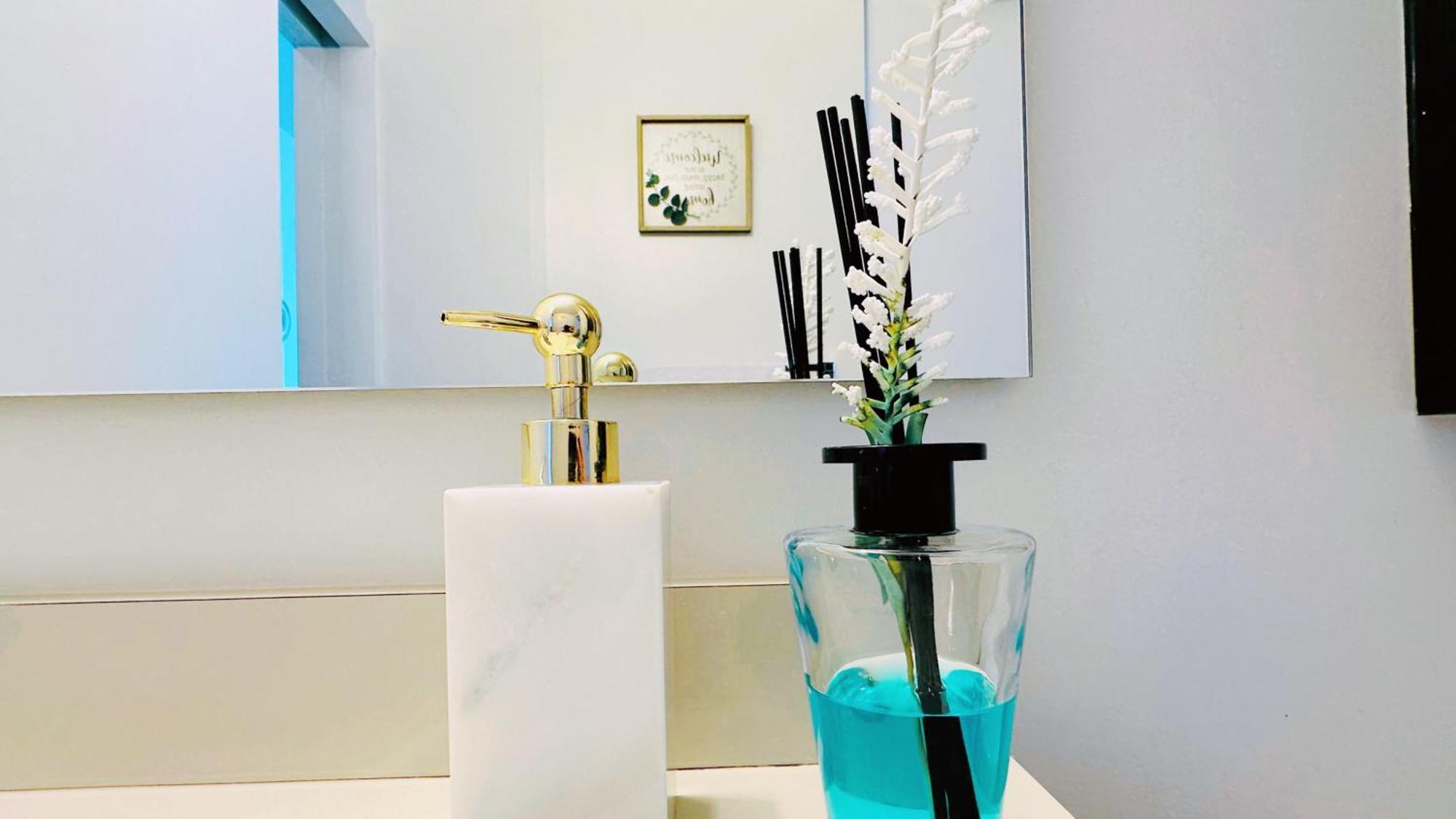 New Superior Lakeview Luxury 3-bedroom On High Floor