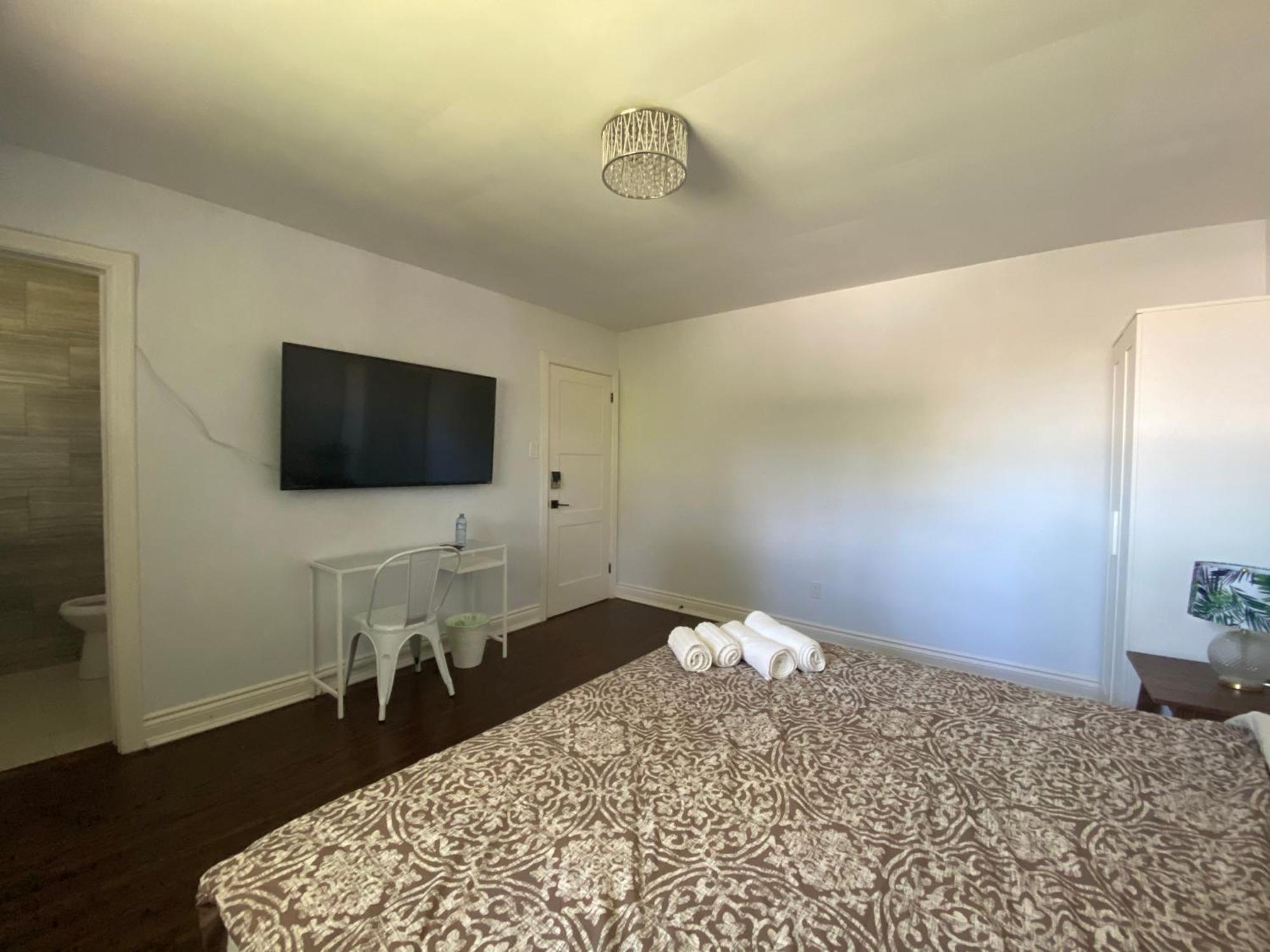 Homestay Yonge And Finch Subway !o Cozy & Modern Private Bdr With Private Bathroom *