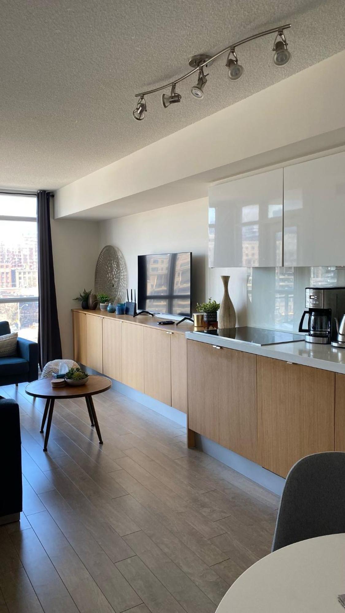 Lovely 2 Bed In Downtown * Toronto