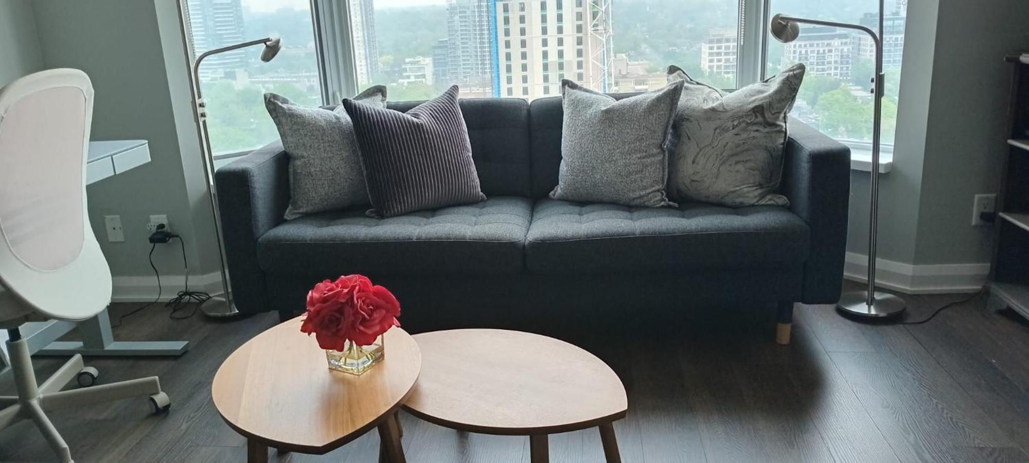 Elegant 2br & 2ba Retreat In Prime Yorkville, Downtown Toronto