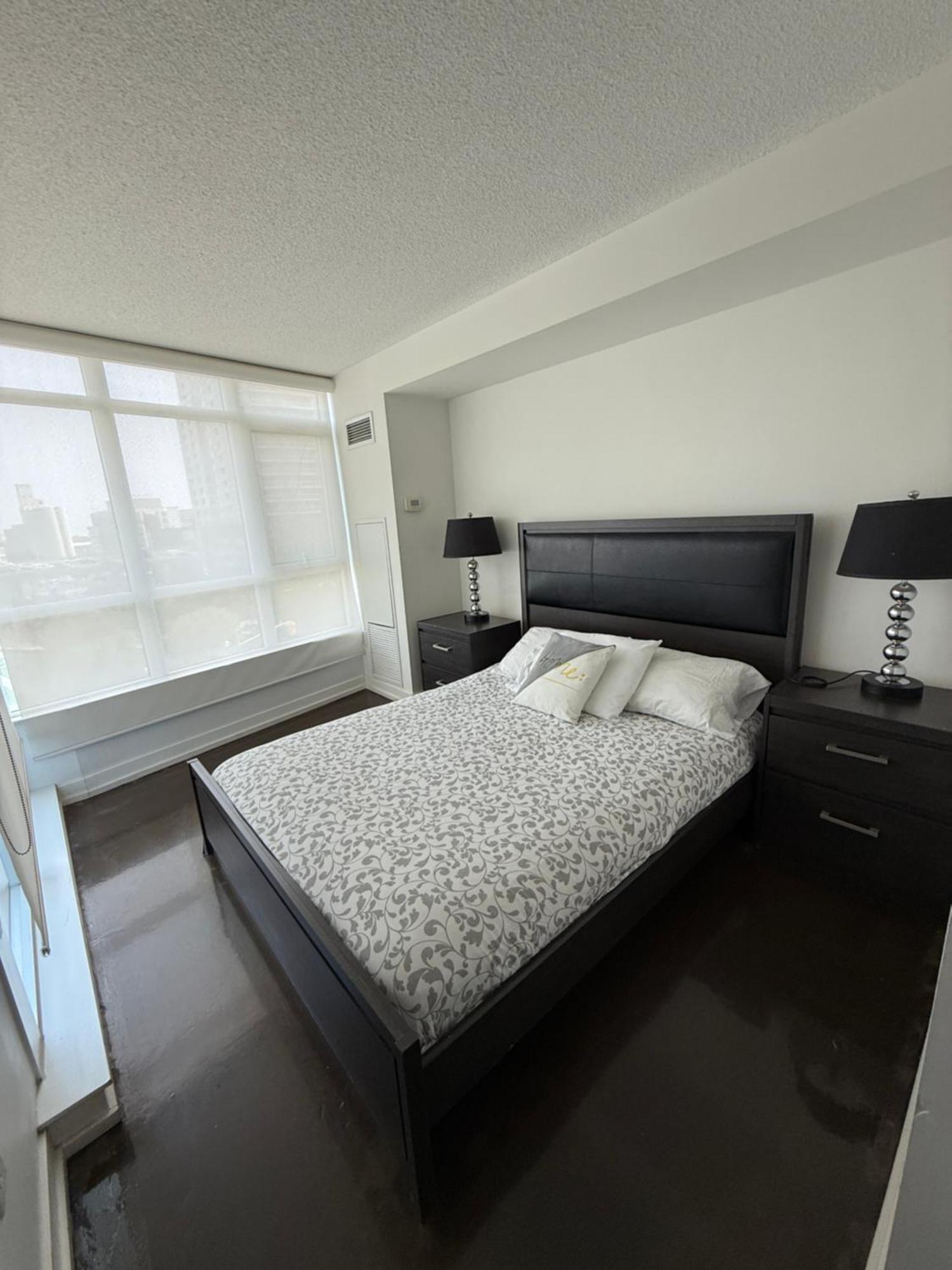 Downtown Luxurious Stylish 3 Bedroom 3 Bath 2 Balconies Near Rogers Centre Lakeview Toronto