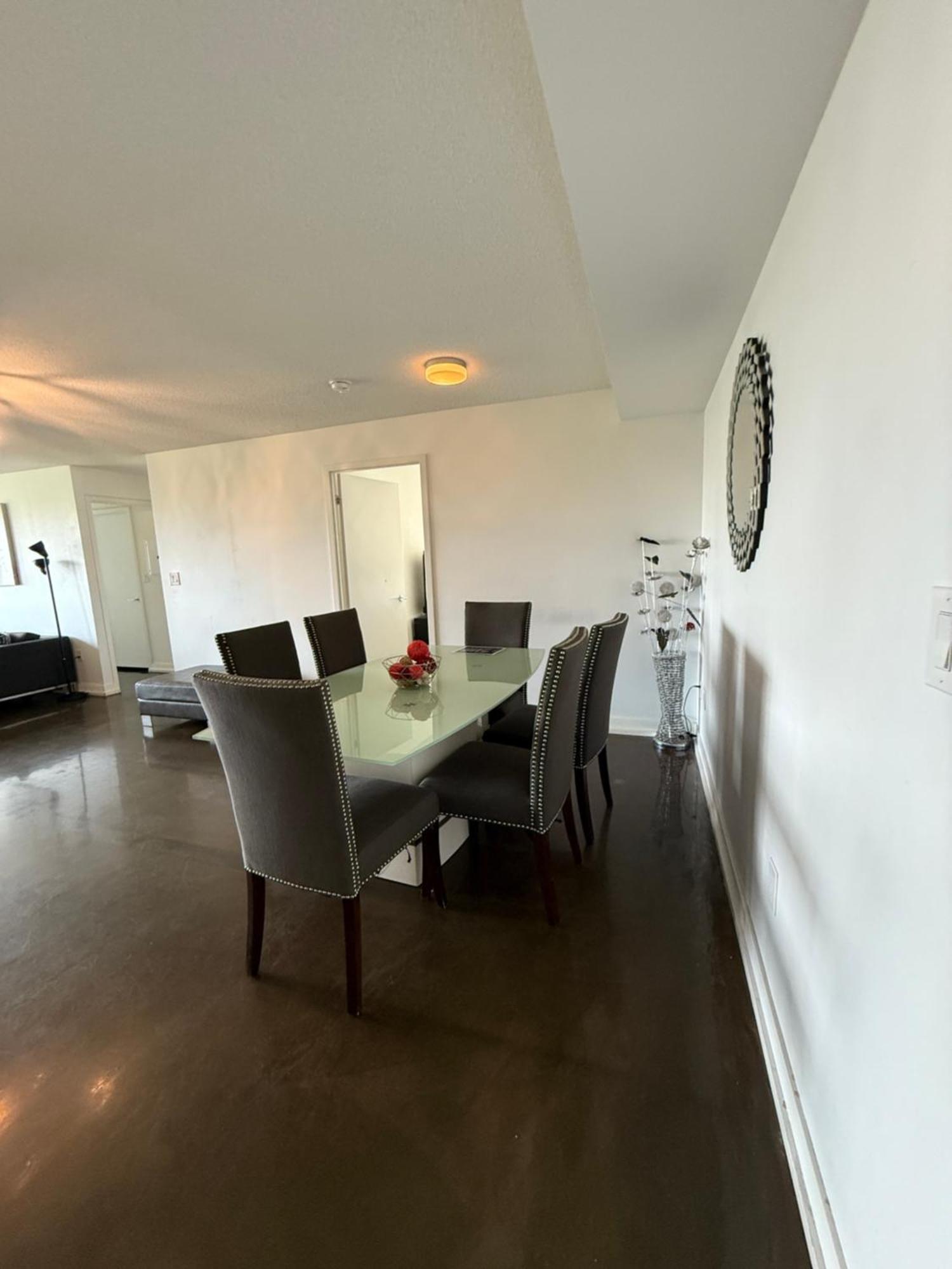 Apartment Downtown Luxurious Stylish 3 Bedroom 3 Bath 2 Balconies Near Rogers Centre Lakeview