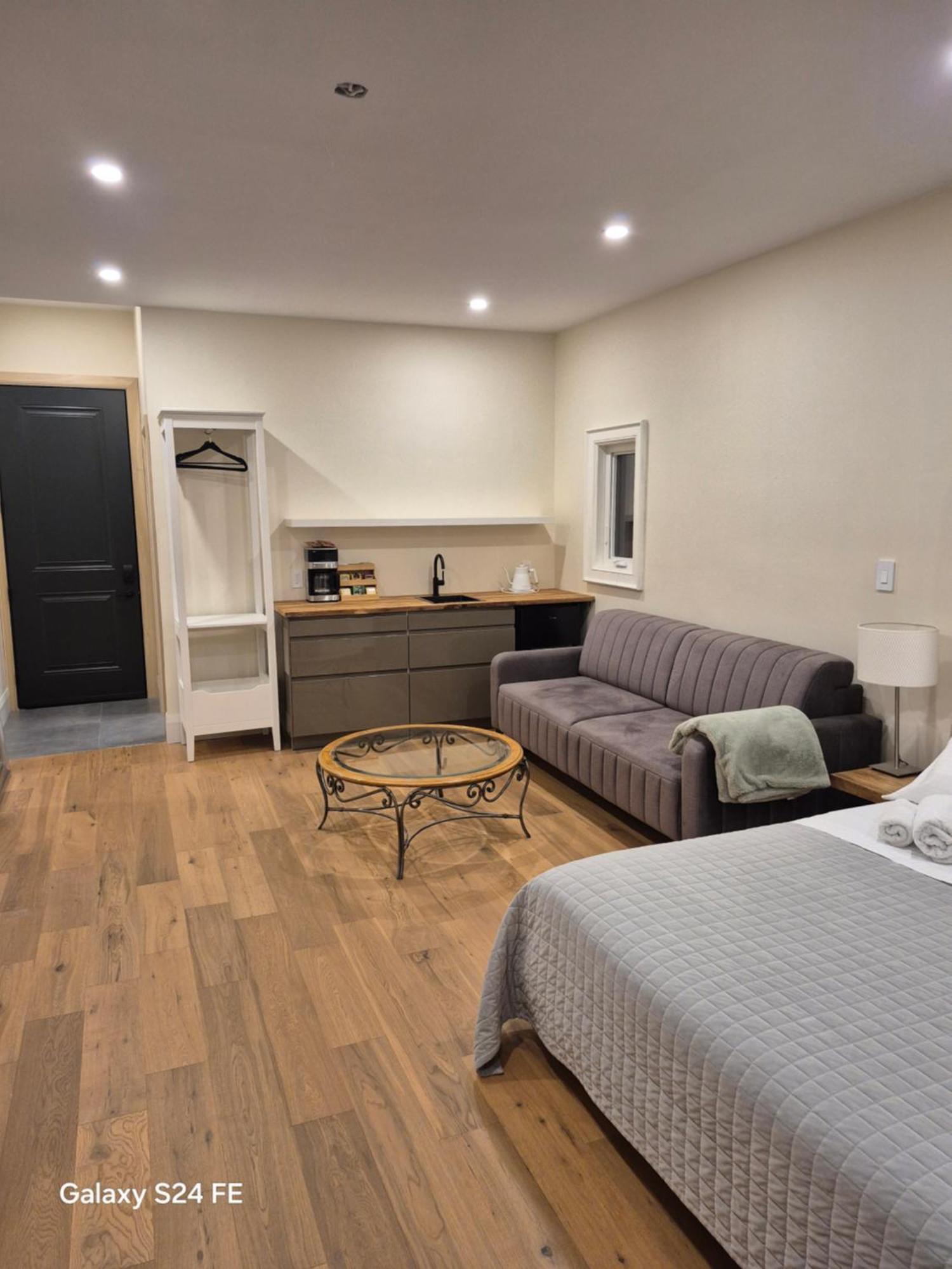 Gabby's Place Downtown Core Homestay Toronto