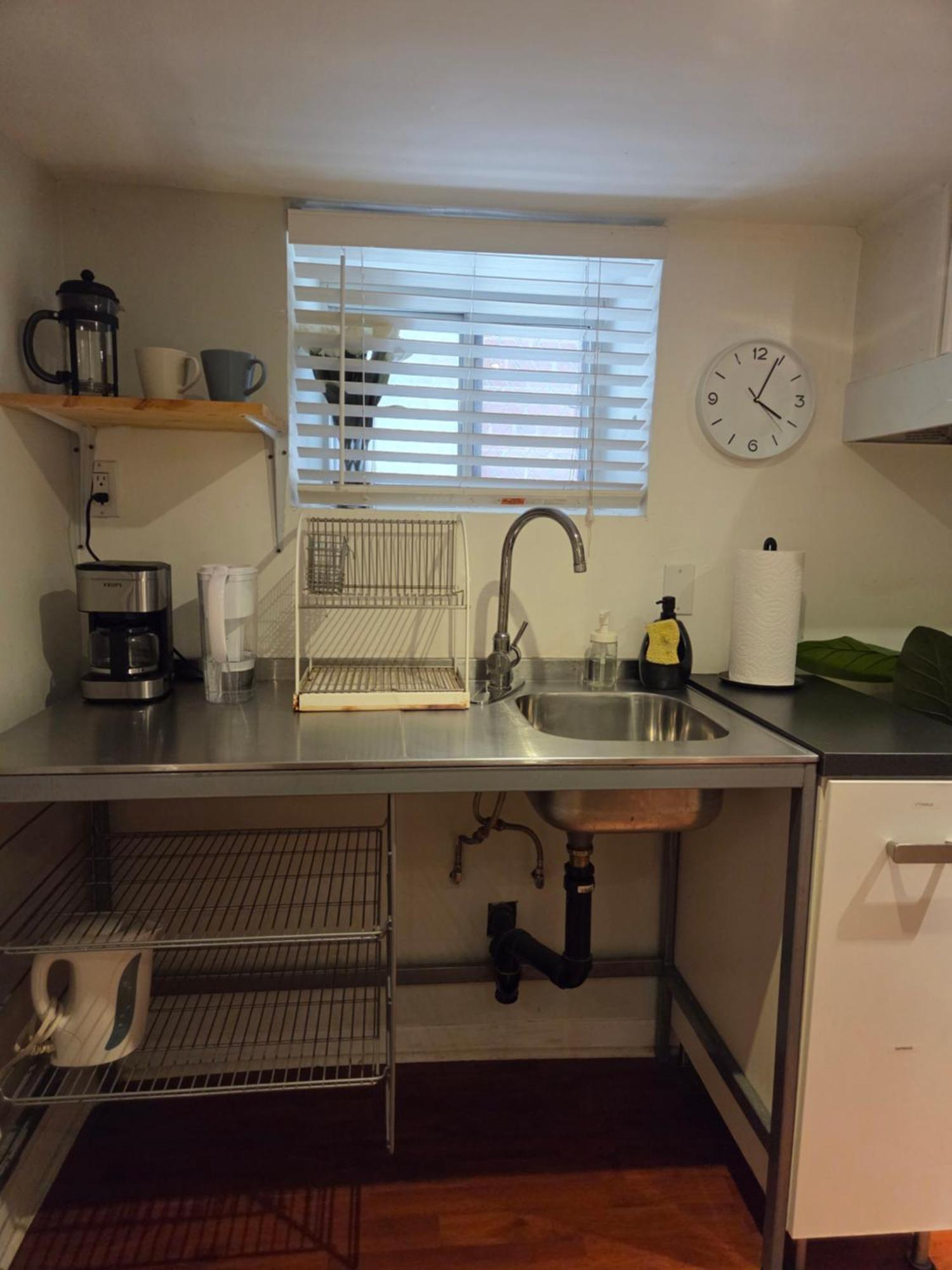 Guest house Charming Basement With Private Entrance Near Subway, Koreatown & Uoft Toronto