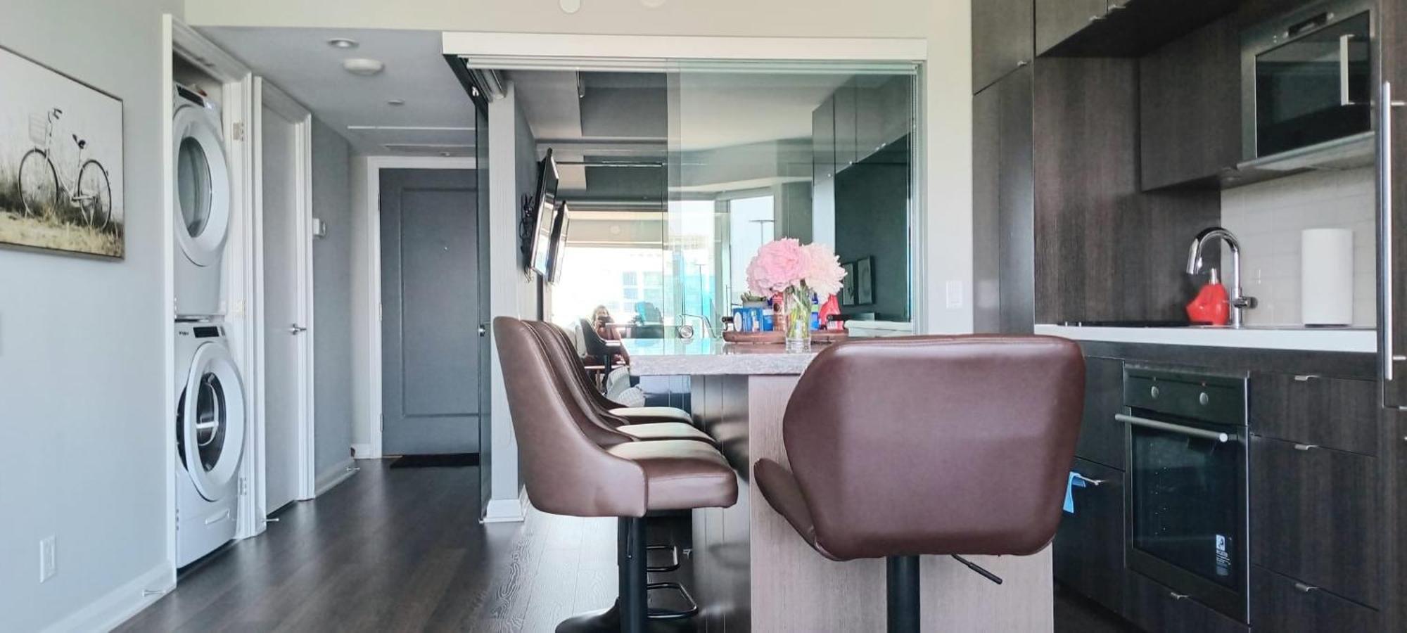 Elegant 2br & 2ba Retreat In Prime Yorkville, Downtown Toronto