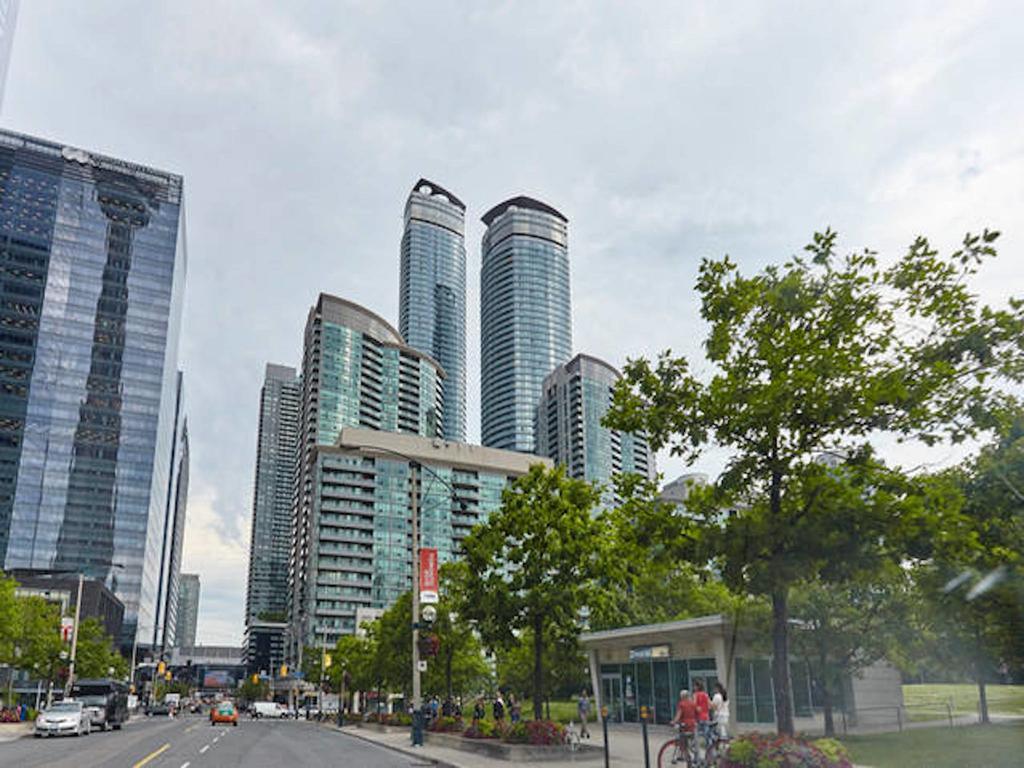 Hotel Jp - York St & Lakeshore 3*