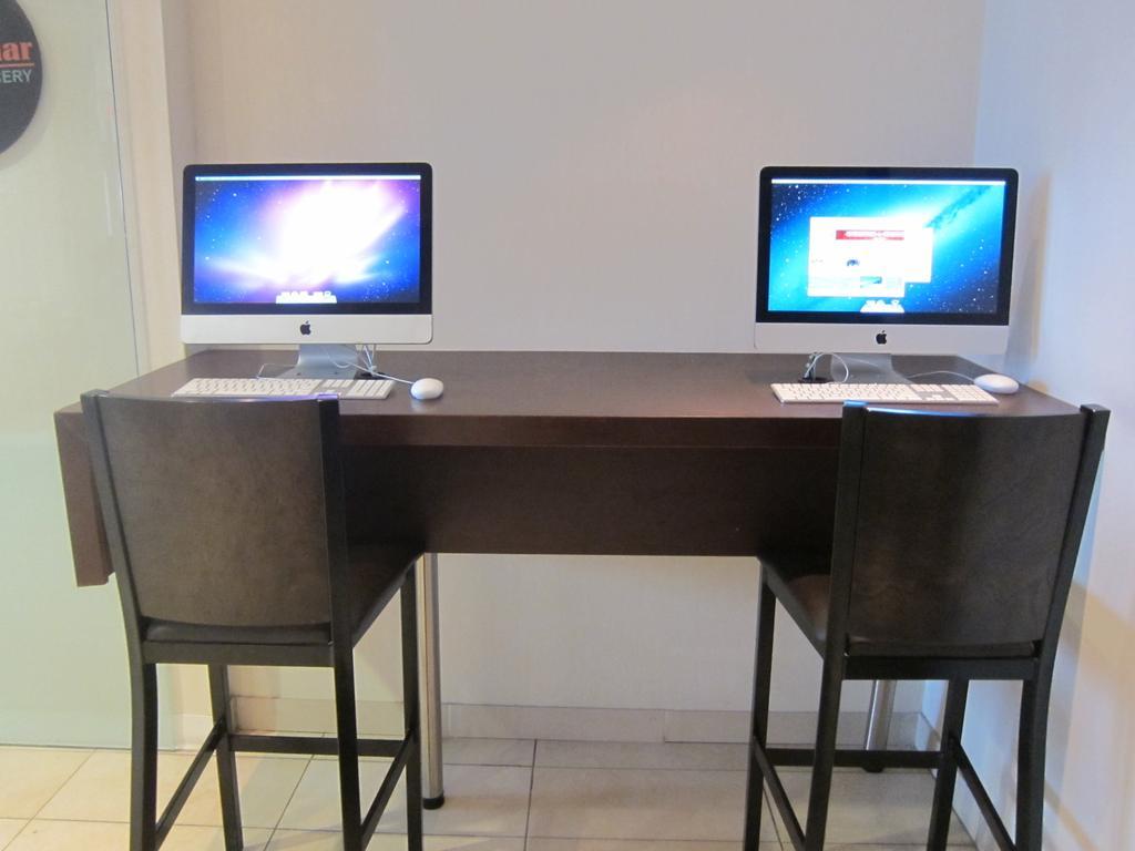 Bond Place 3*