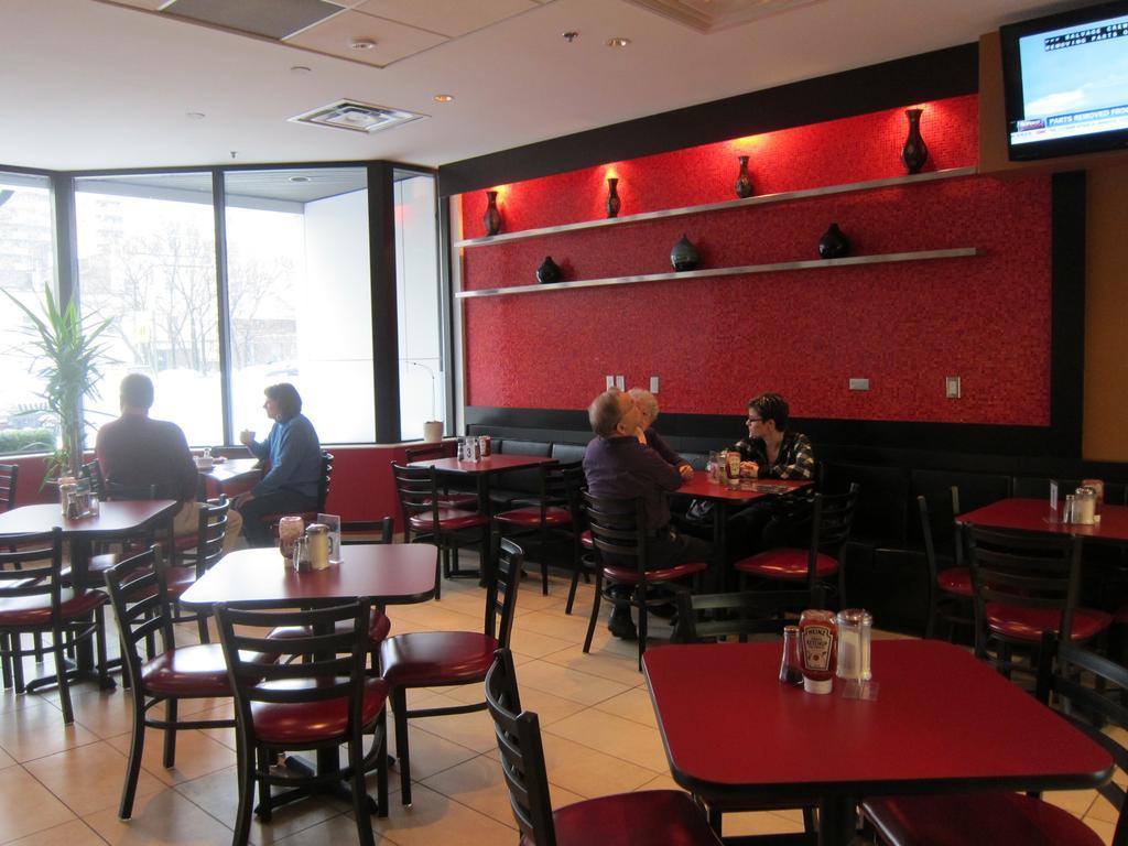 Hotel Bond Place Toronto