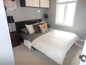 Escape - The Quartz Townhouse *