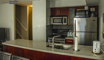 Apartment Escape - The Quartz Townhouse Toronto